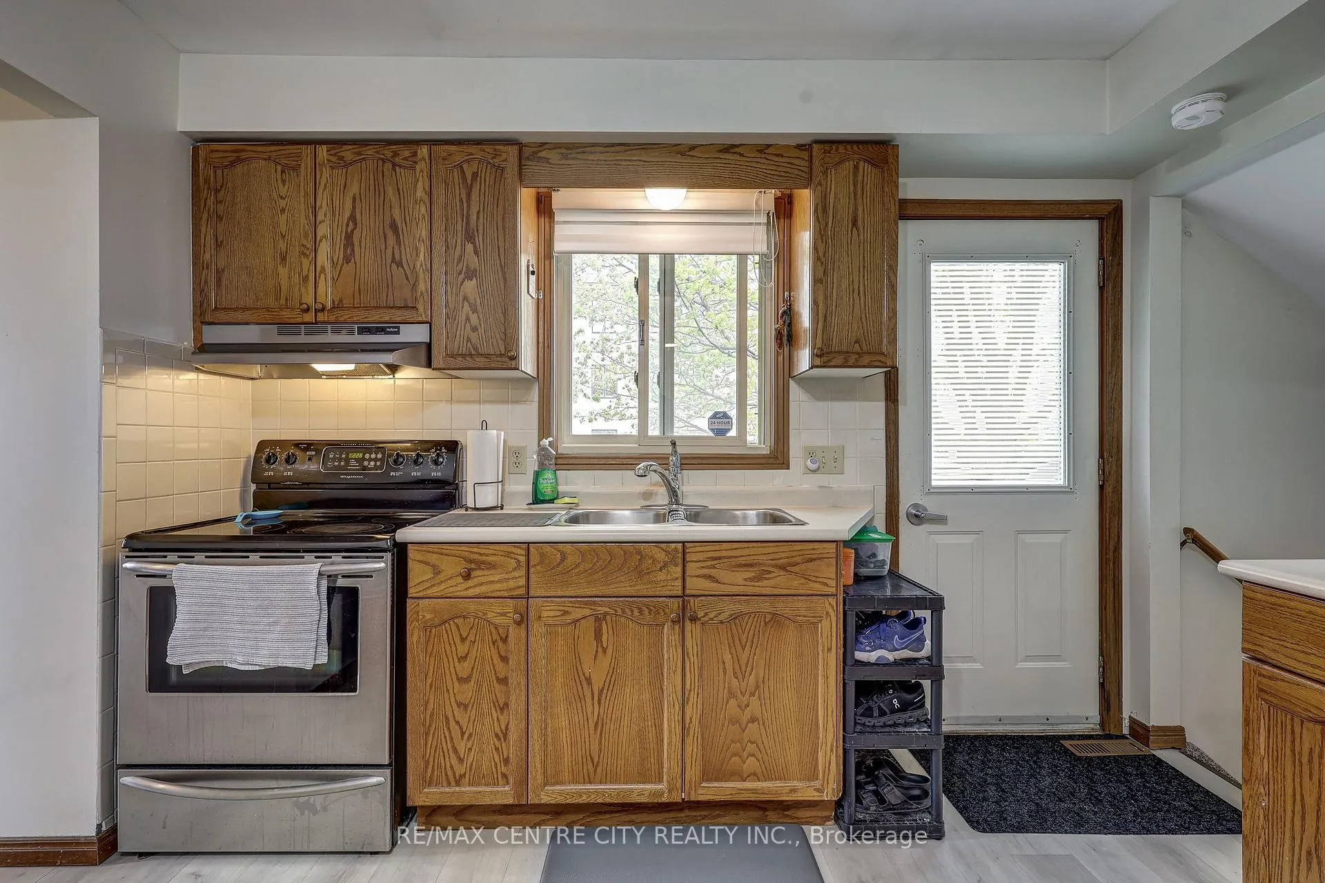 Photo 21 of 456 Wellington Street, St. Thomas — HOMEH