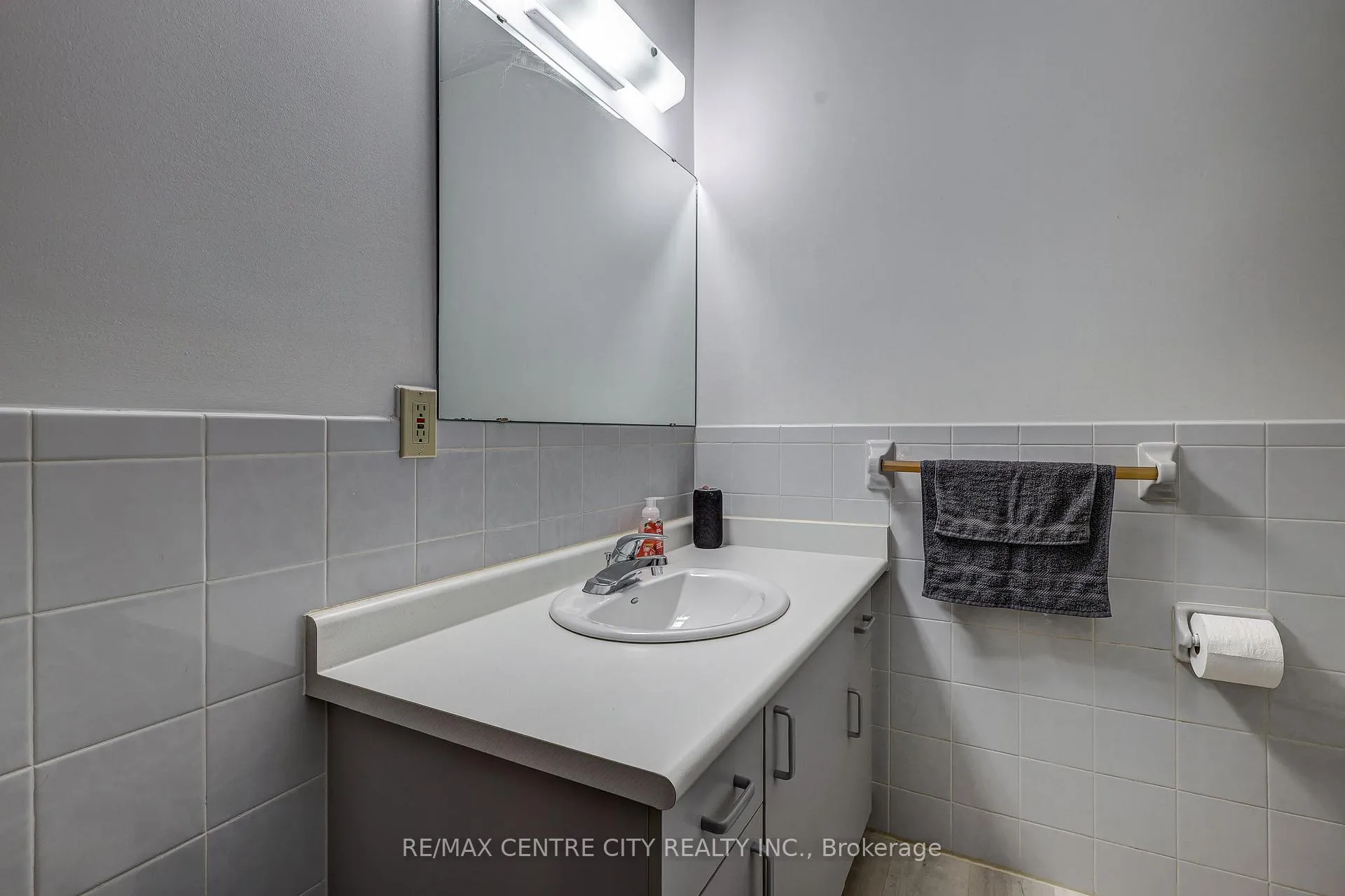 Photo 31 of 456 Wellington Street, St. Thomas — HOMEH
