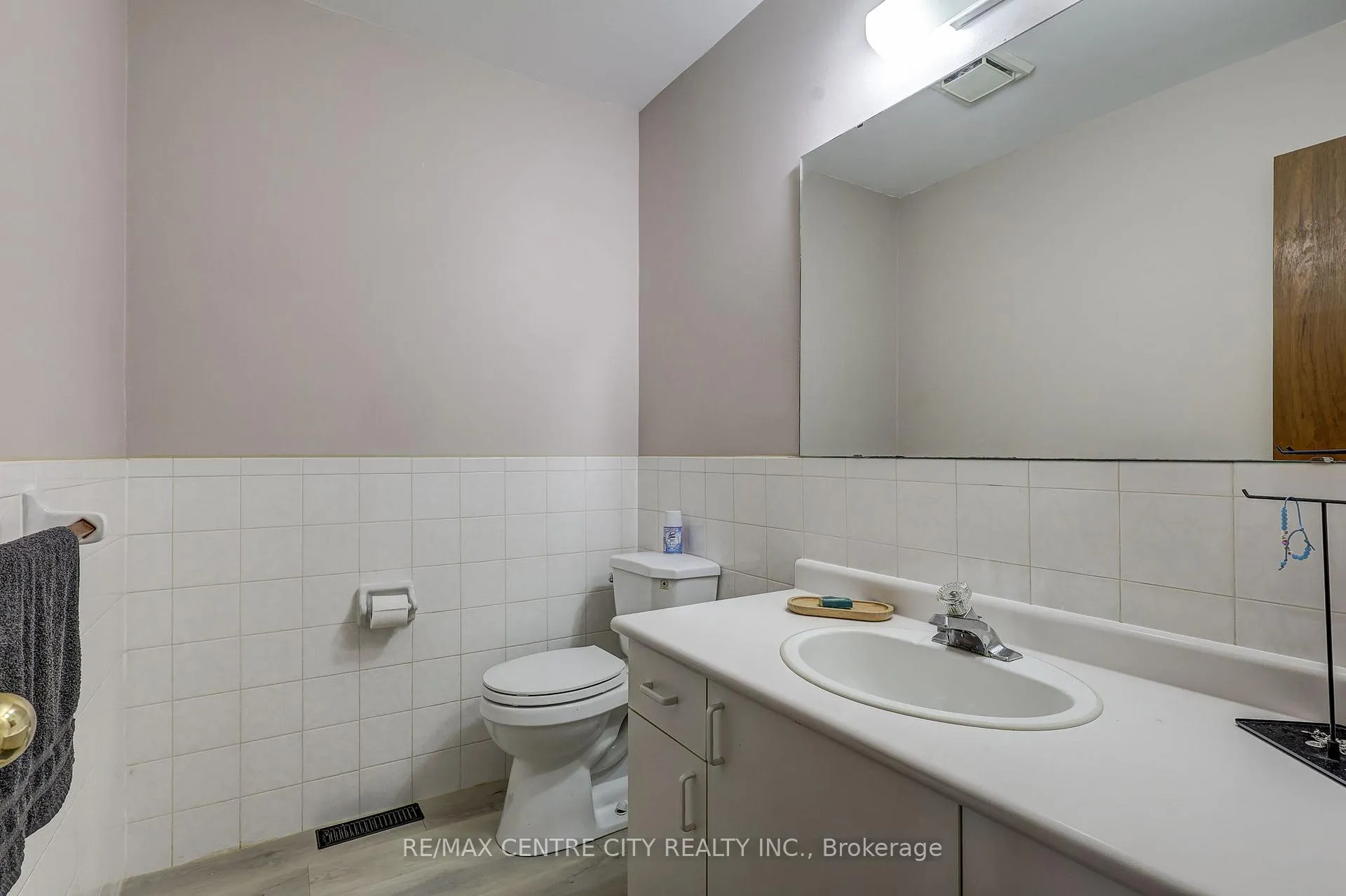 Photo 37 of 456 Wellington Street, St. Thomas — HOMEH