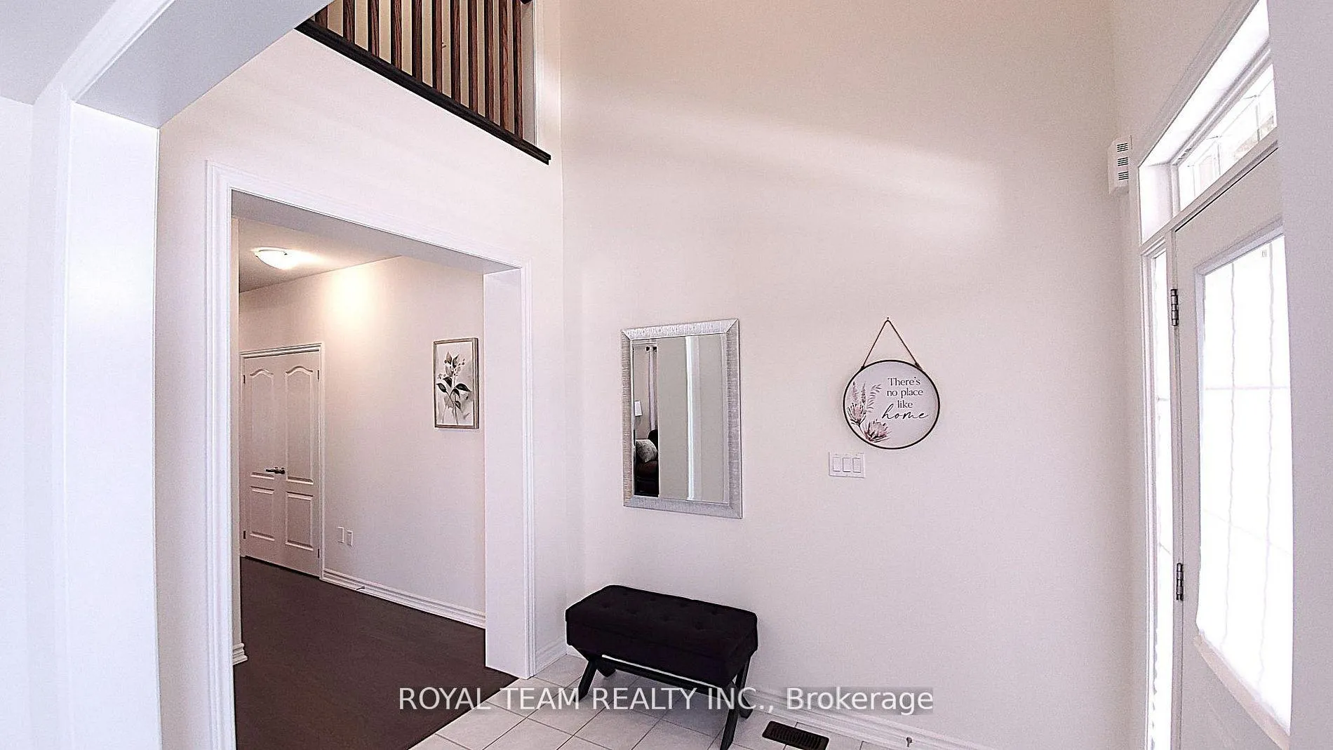 Photo 2 of 251 Danny Wheeler Boulevard, Georgina, Keswick North — HOMEH