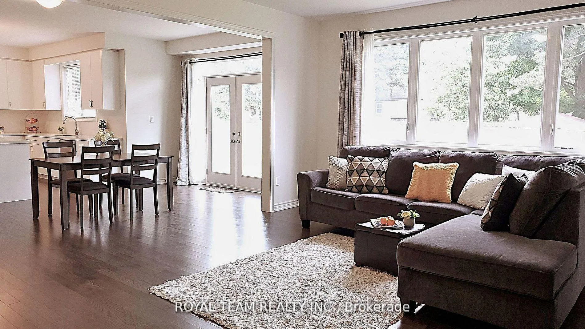 Photo 21 of 251 Danny Wheeler Boulevard, Georgina, Keswick North — HOMEH