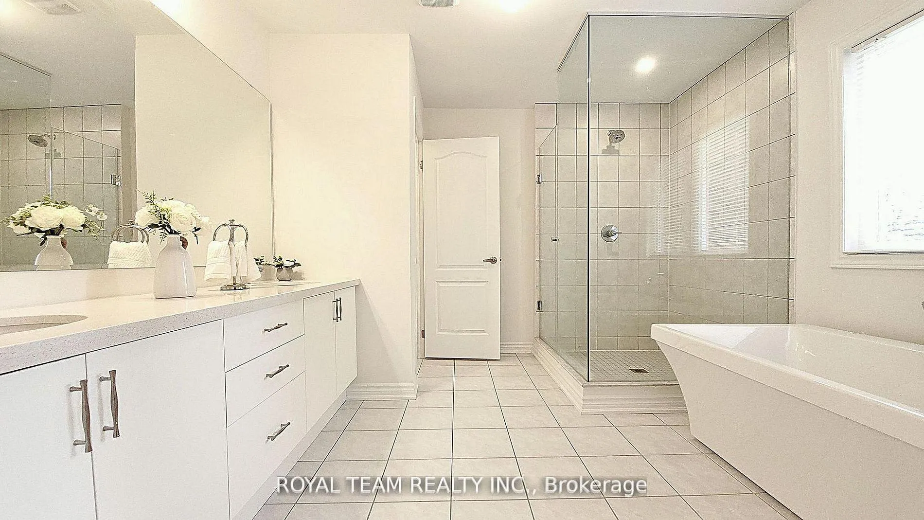 Photo 26 of 251 Danny Wheeler Boulevard, Georgina, Keswick North — HOMEH