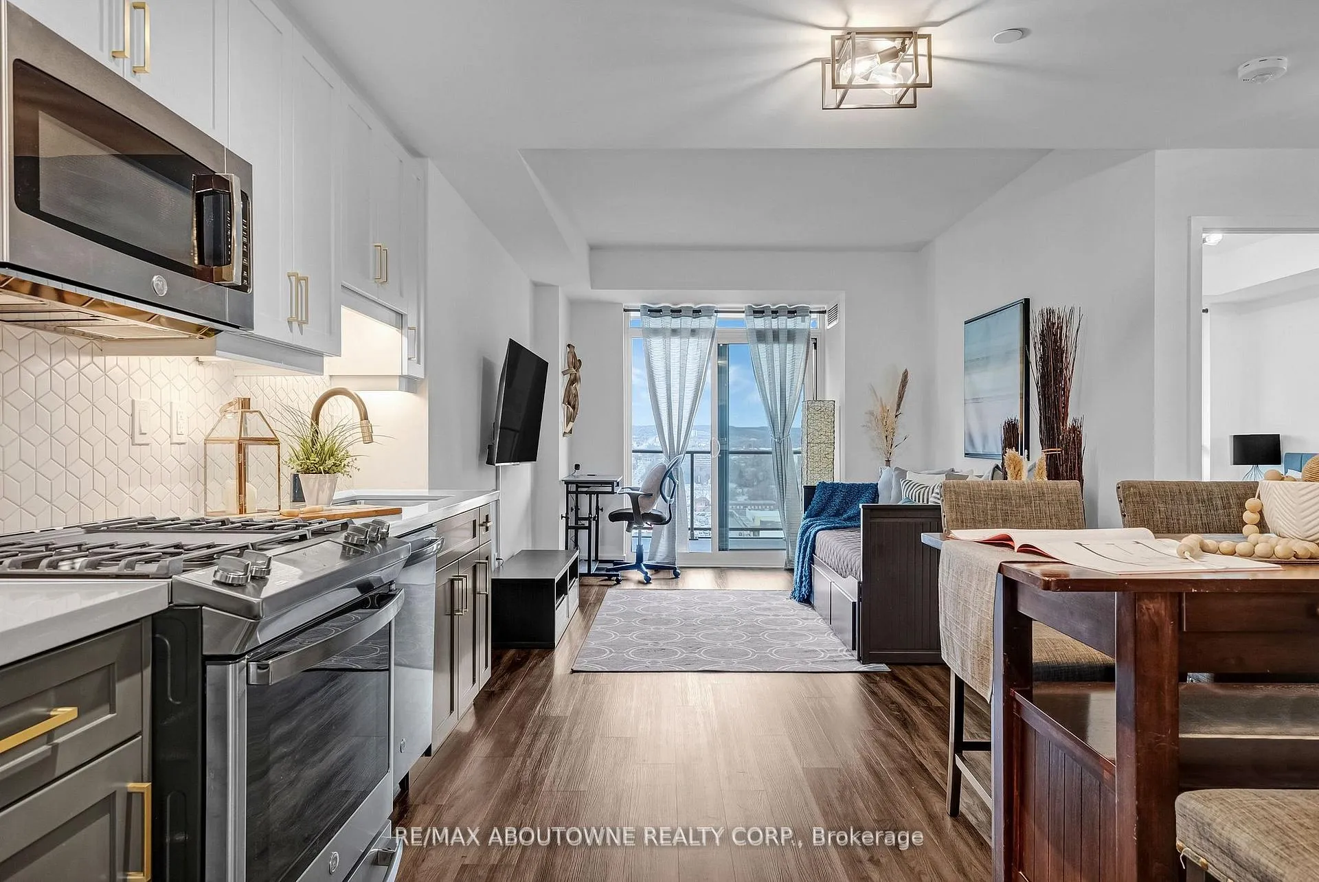 Photo 5 of Unit 1608, 2007 James Street, Burlington, Brant — HOMEH