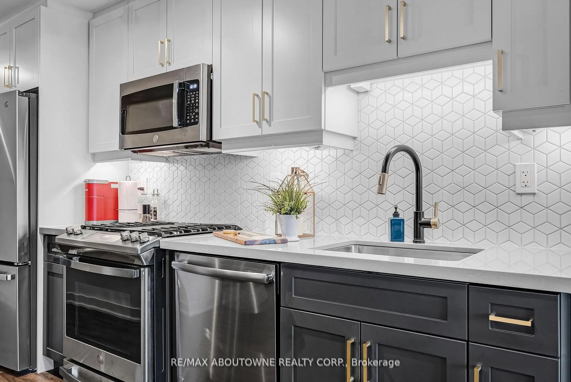 Photo 8 of Unit 1608, 2007 James Street, Burlington, Brant — HOMEH