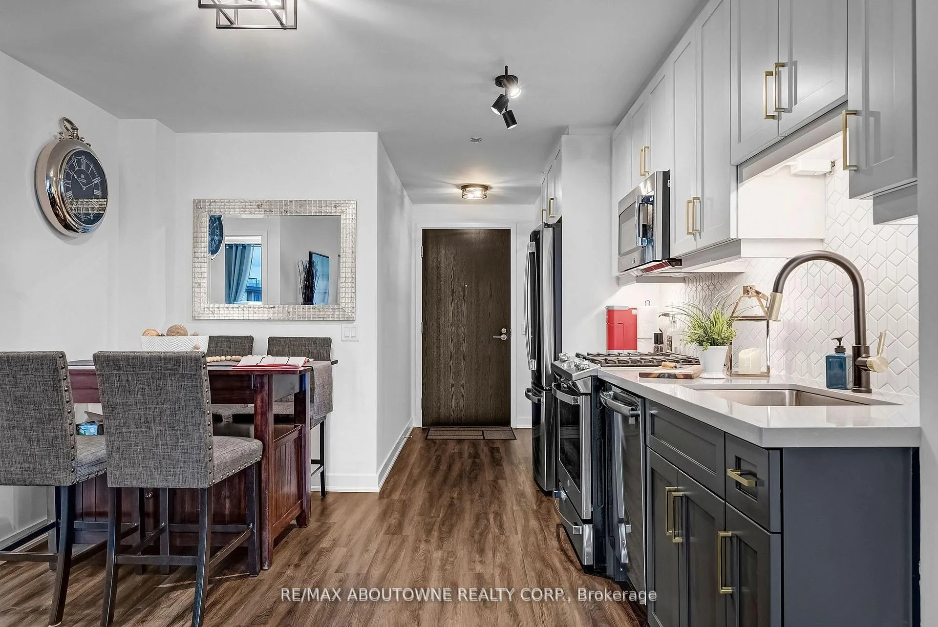 Photo 9 of Unit 1608, 2007 James Street, Burlington, Brant — HOMEH