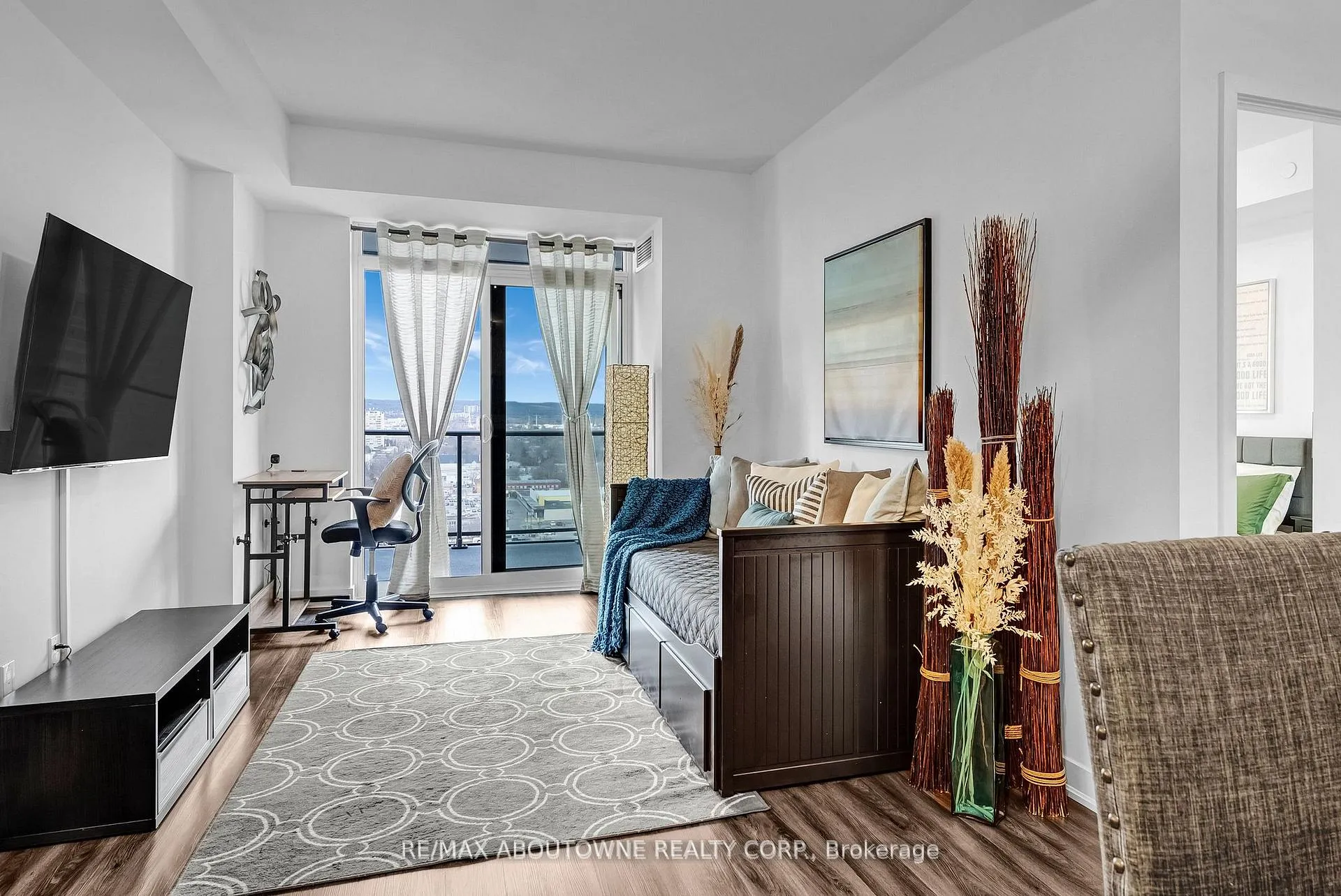 Photo 12 of Unit 1608, 2007 James Street, Burlington, Brant — HOMEH