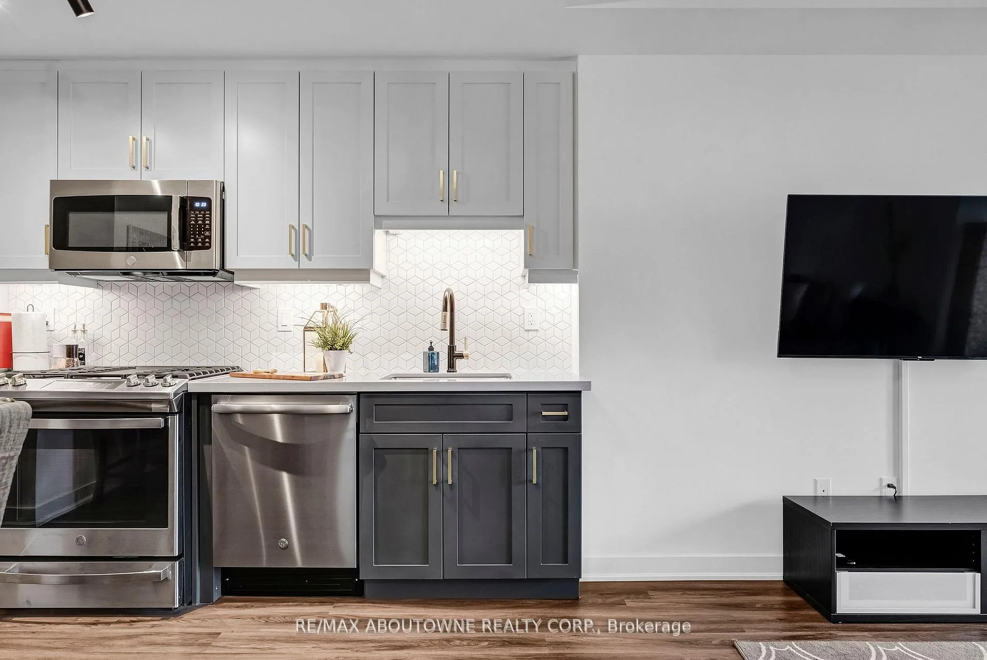 Photo 13 of Unit 1608, 2007 James Street, Burlington, Brant — HOMEH