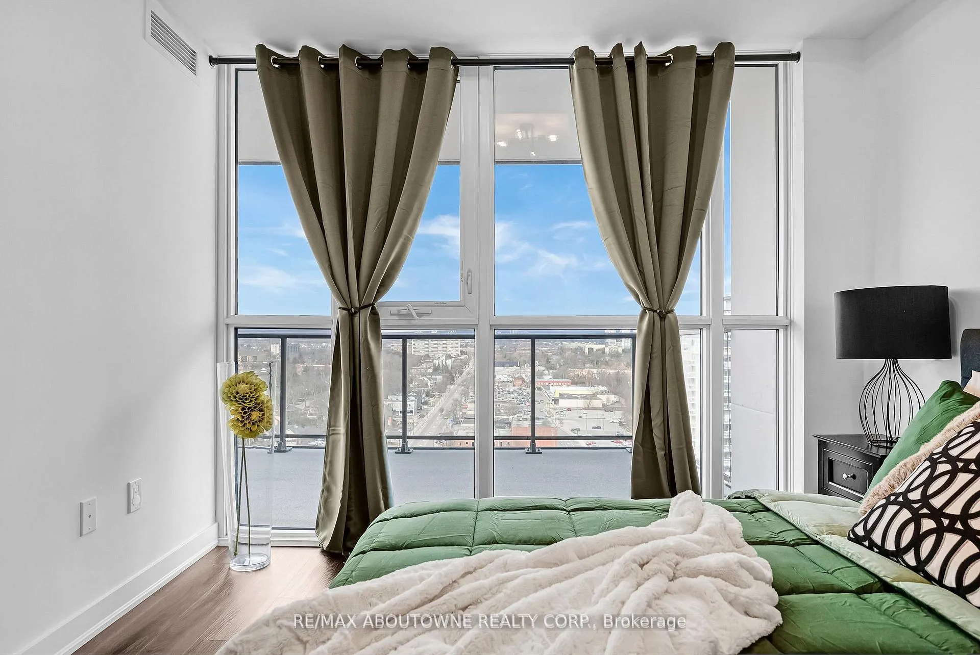 Photo 25 of Unit 1608, 2007 James Street, Burlington, Brant — HOMEH