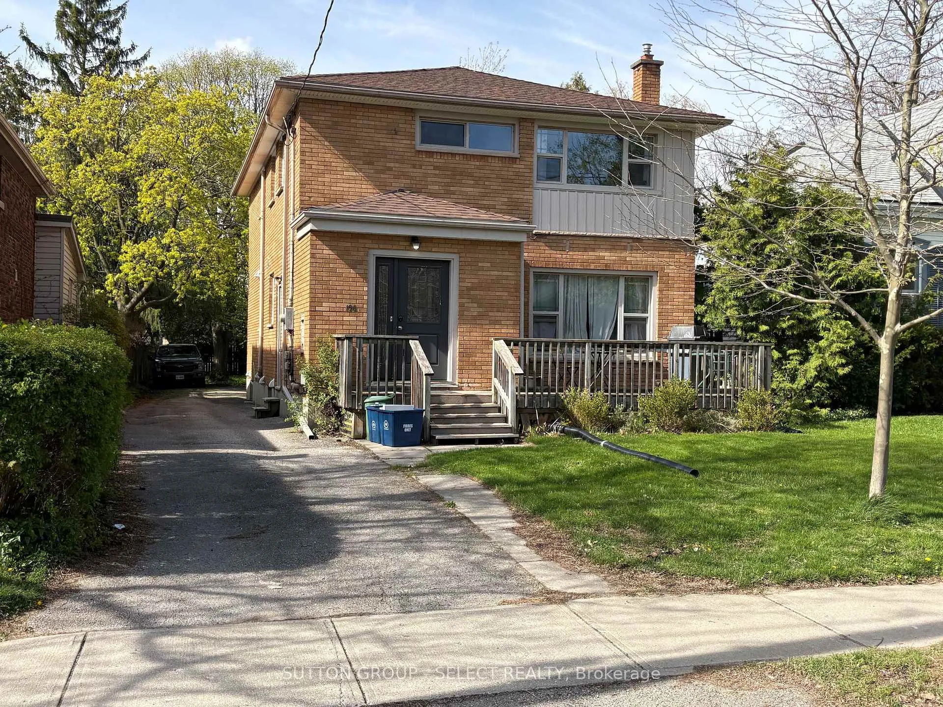 Front of 196 Emery Street E