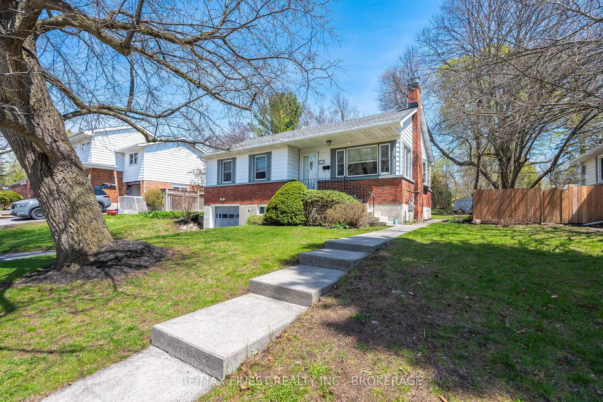 Photo 3 of 133 Indian Road, Kingston, West of Sir John A. Blvd — HOMEH