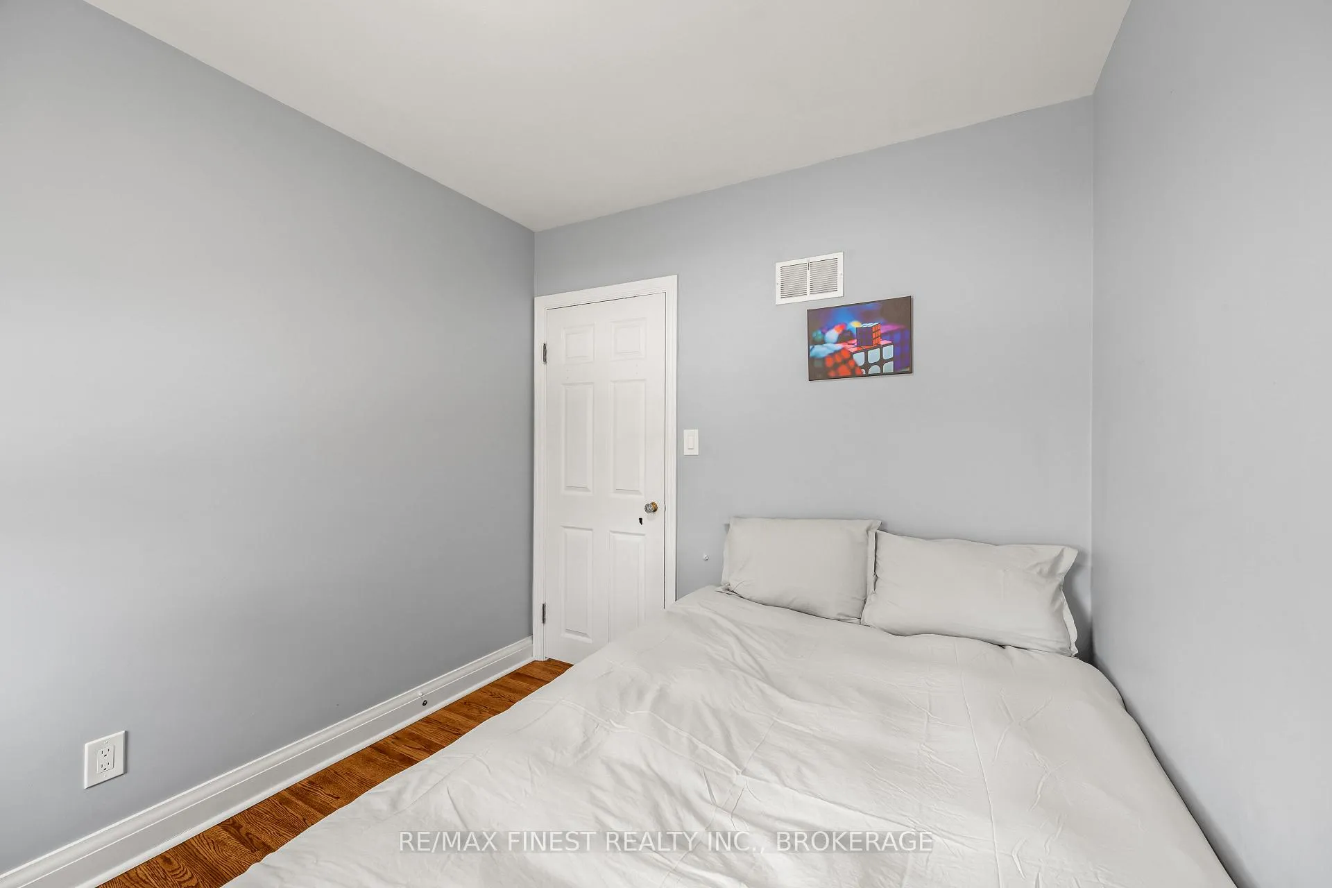 Photo 17 of 133 Indian Road, Kingston, West of Sir John A. Blvd — HOMEH