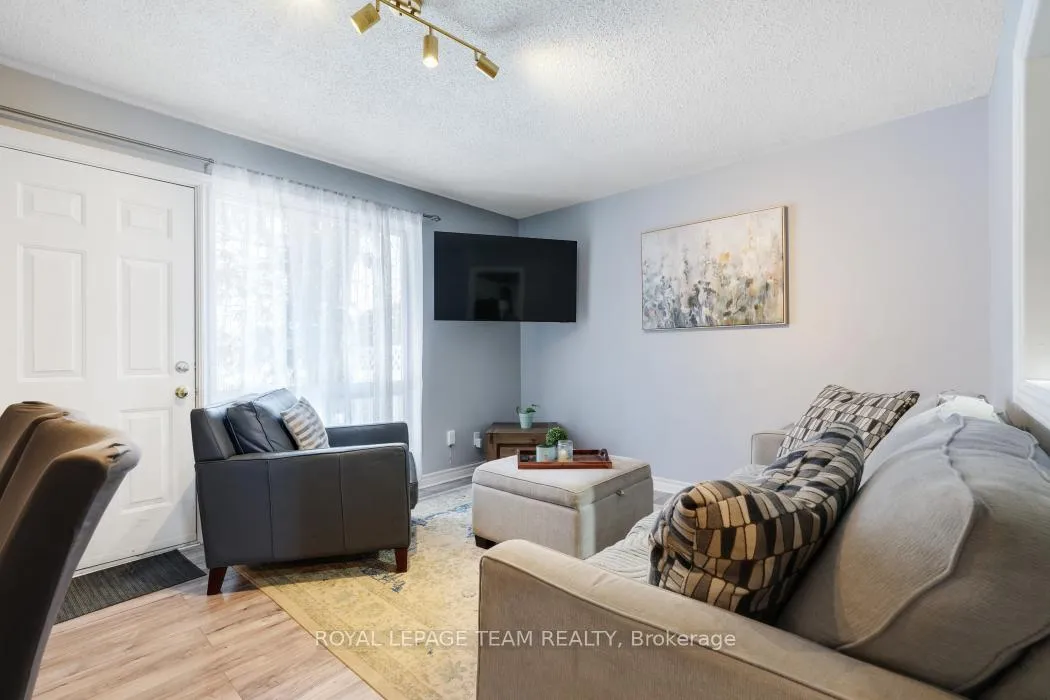 Photo 3 of 52 Alison Korn Private, Ottawa, Bells Corners — HOMEH