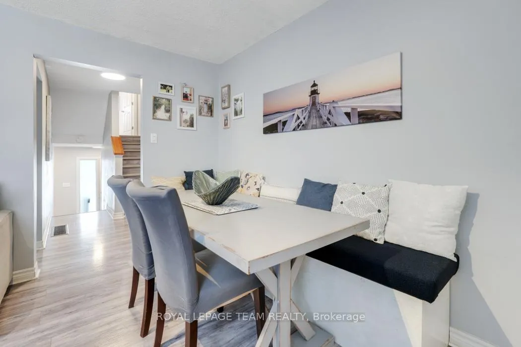 Photo 7 of 52 Alison Korn Private, Ottawa, Bells Corners — HOMEH