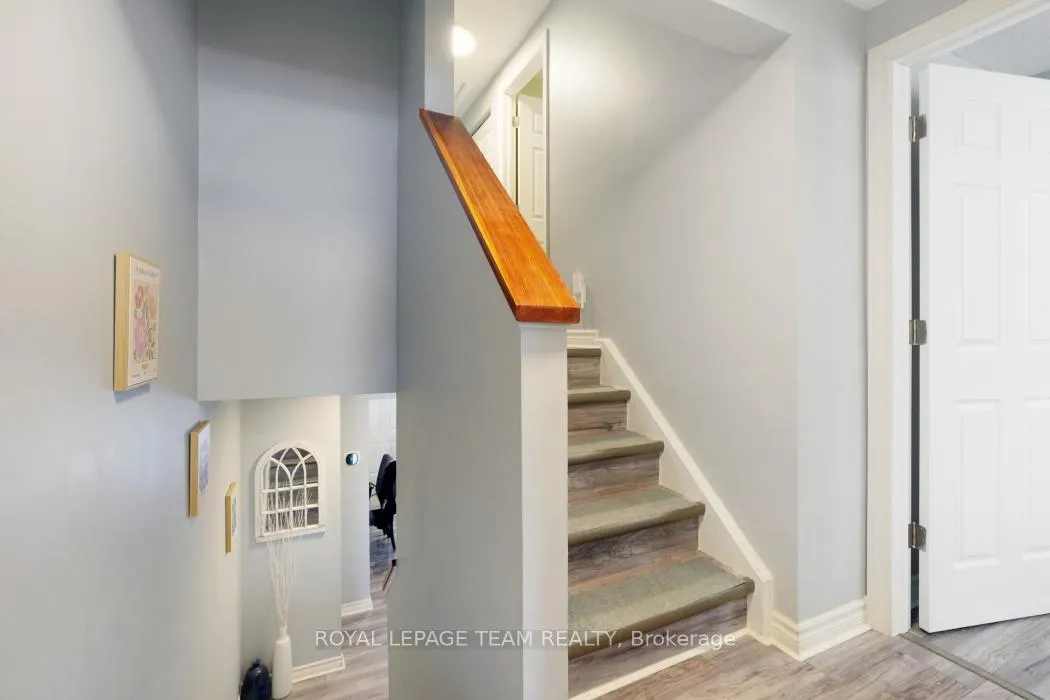 Photo 14 of 52 Alison Korn Private, Ottawa, Bells Corners — HOMEH