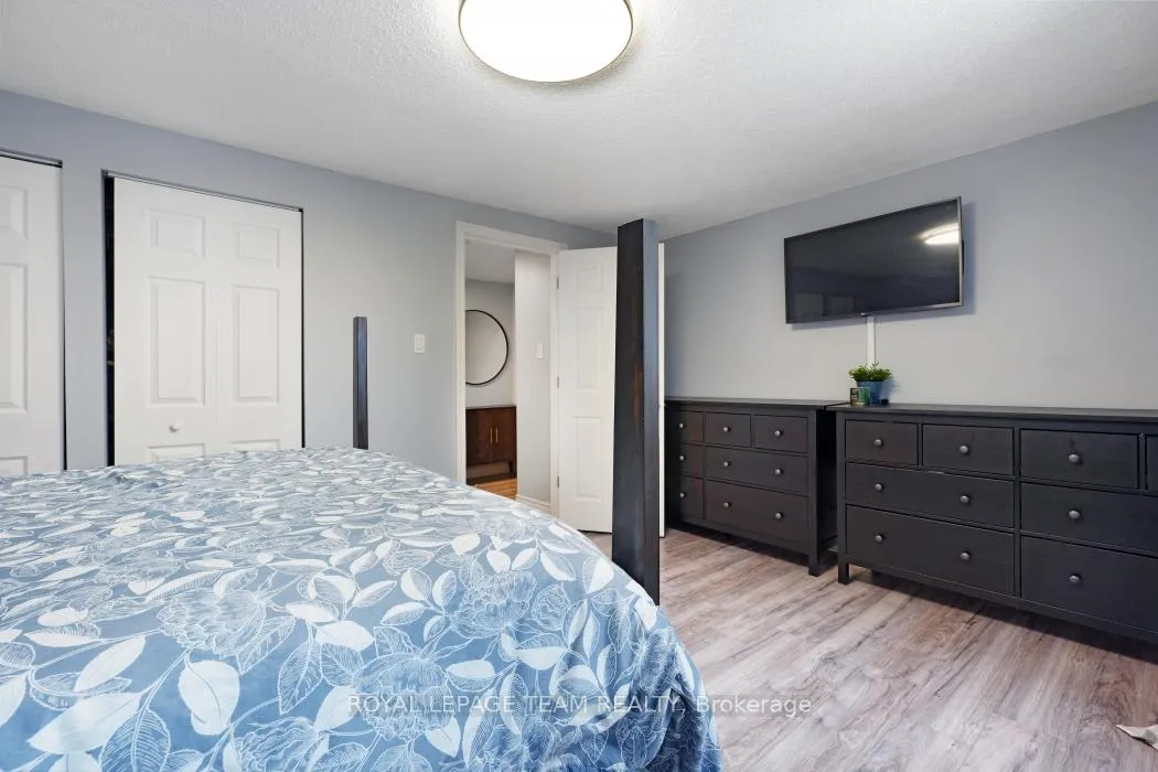 Photo 16 of 52 Alison Korn Private, Ottawa, Bells Corners — HOMEH