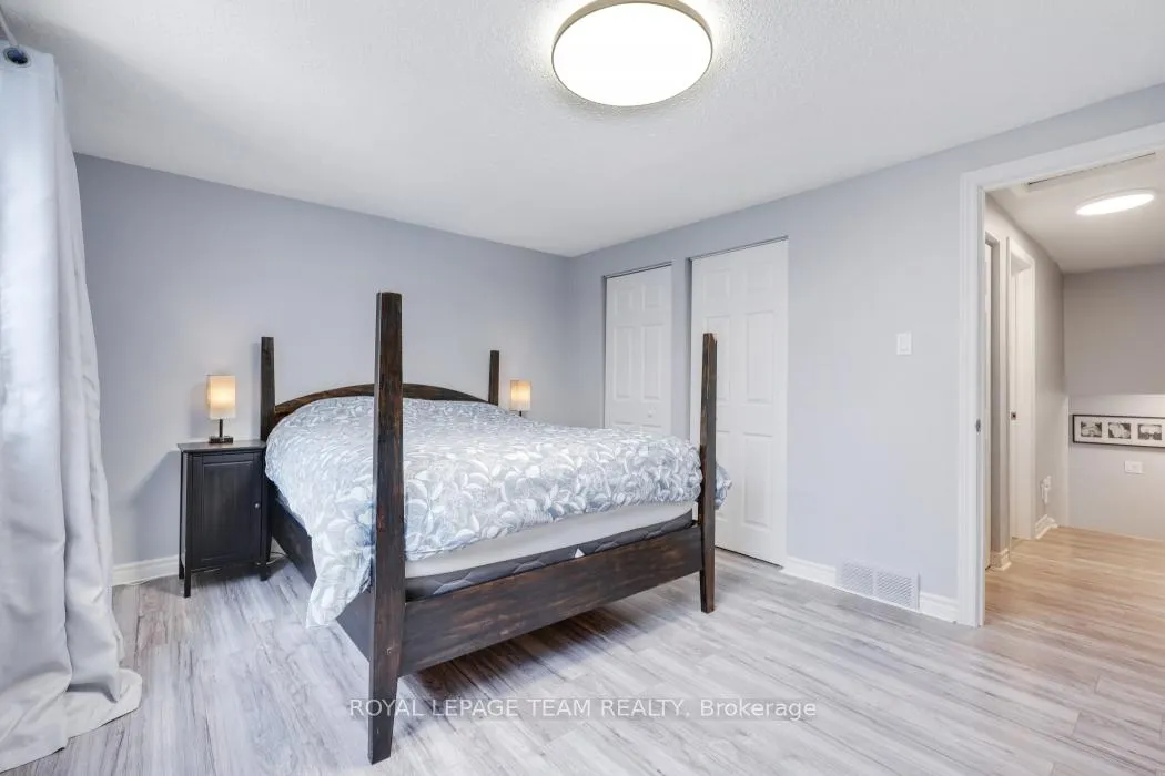Photo 17 of 52 Alison Korn Private, Ottawa, Bells Corners — HOMEH