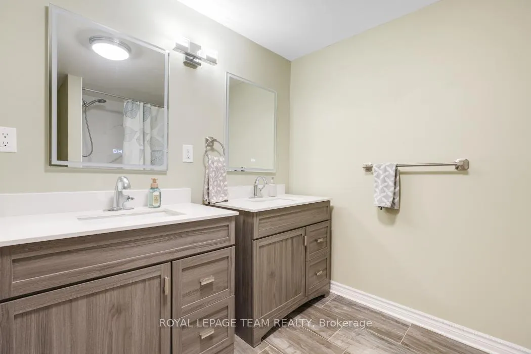 Photo 19 of 52 Alison Korn Private, Ottawa, Bells Corners — HOMEH