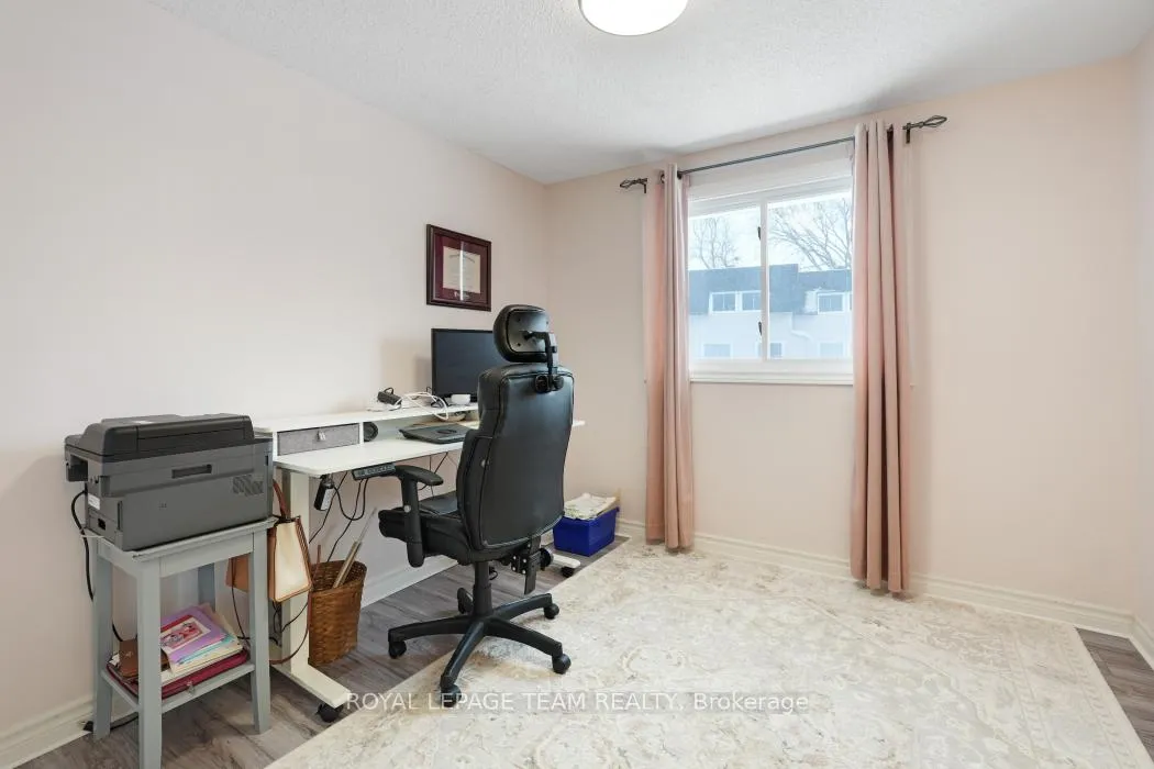 Photo 23 of 52 Alison Korn Private, Ottawa, Bells Corners — HOMEH