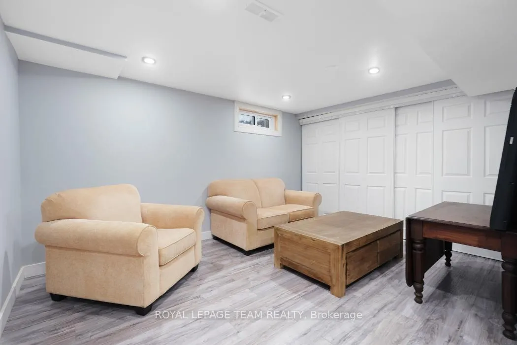 Photo 25 of 52 Alison Korn Private, Ottawa, Bells Corners — HOMEH