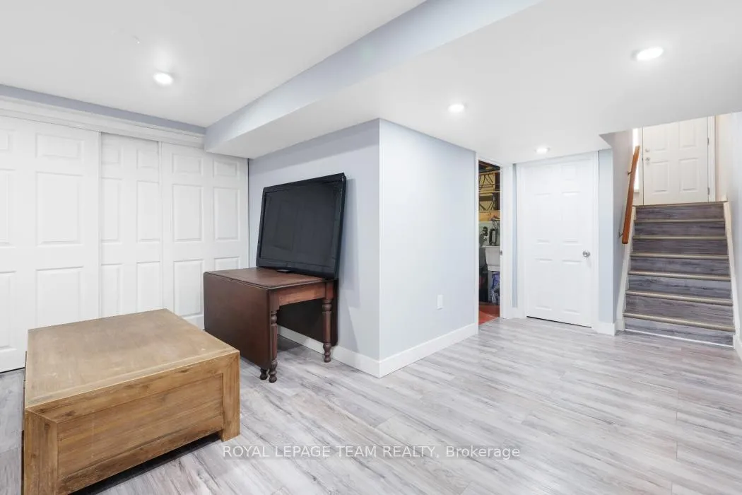 Photo 26 of 52 Alison Korn Private, Ottawa, Bells Corners — HOMEH