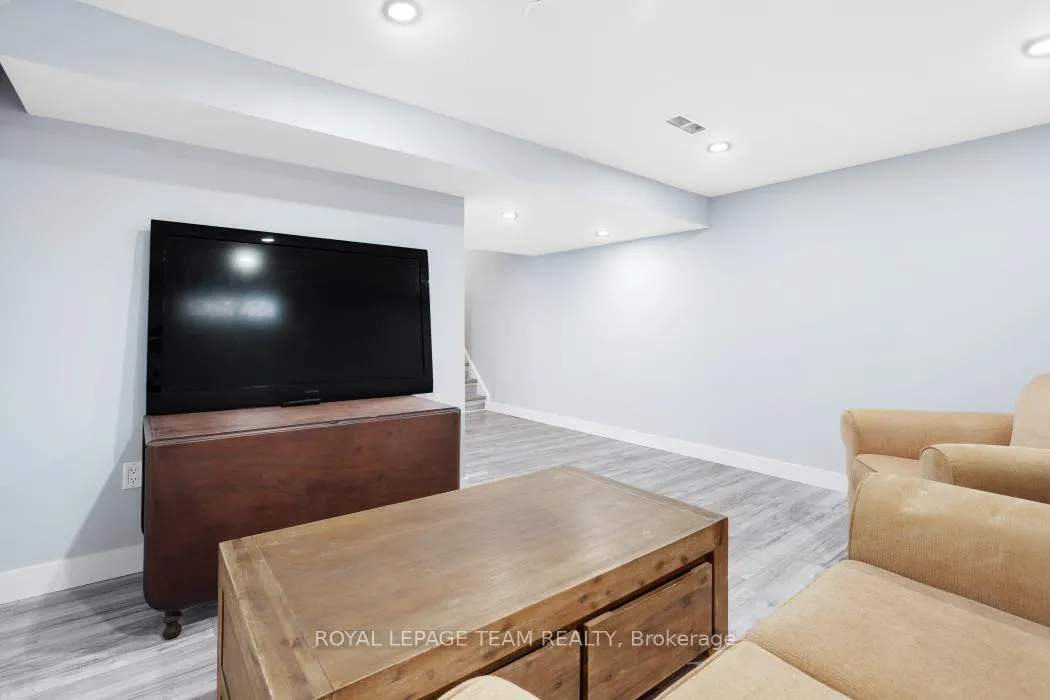 Photo 27 of 52 Alison Korn Private, Ottawa, Bells Corners — HOMEH