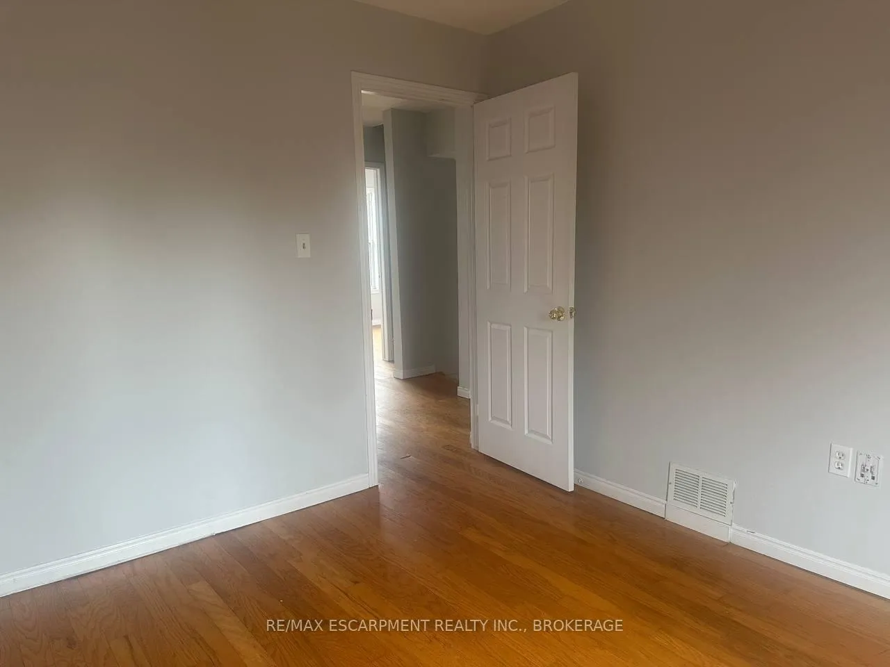 Photo 4 of Unit Upper, 64 Gage Avenue S, Hamilton, Stipley — HOMEH
