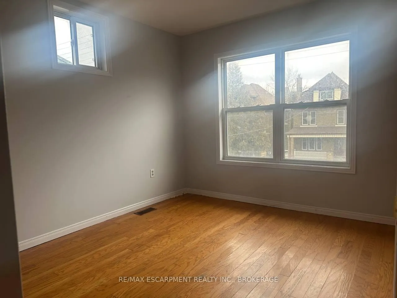 Photo 5 of Unit Upper, 64 Gage Avenue S, Hamilton, Stipley — HOMEH