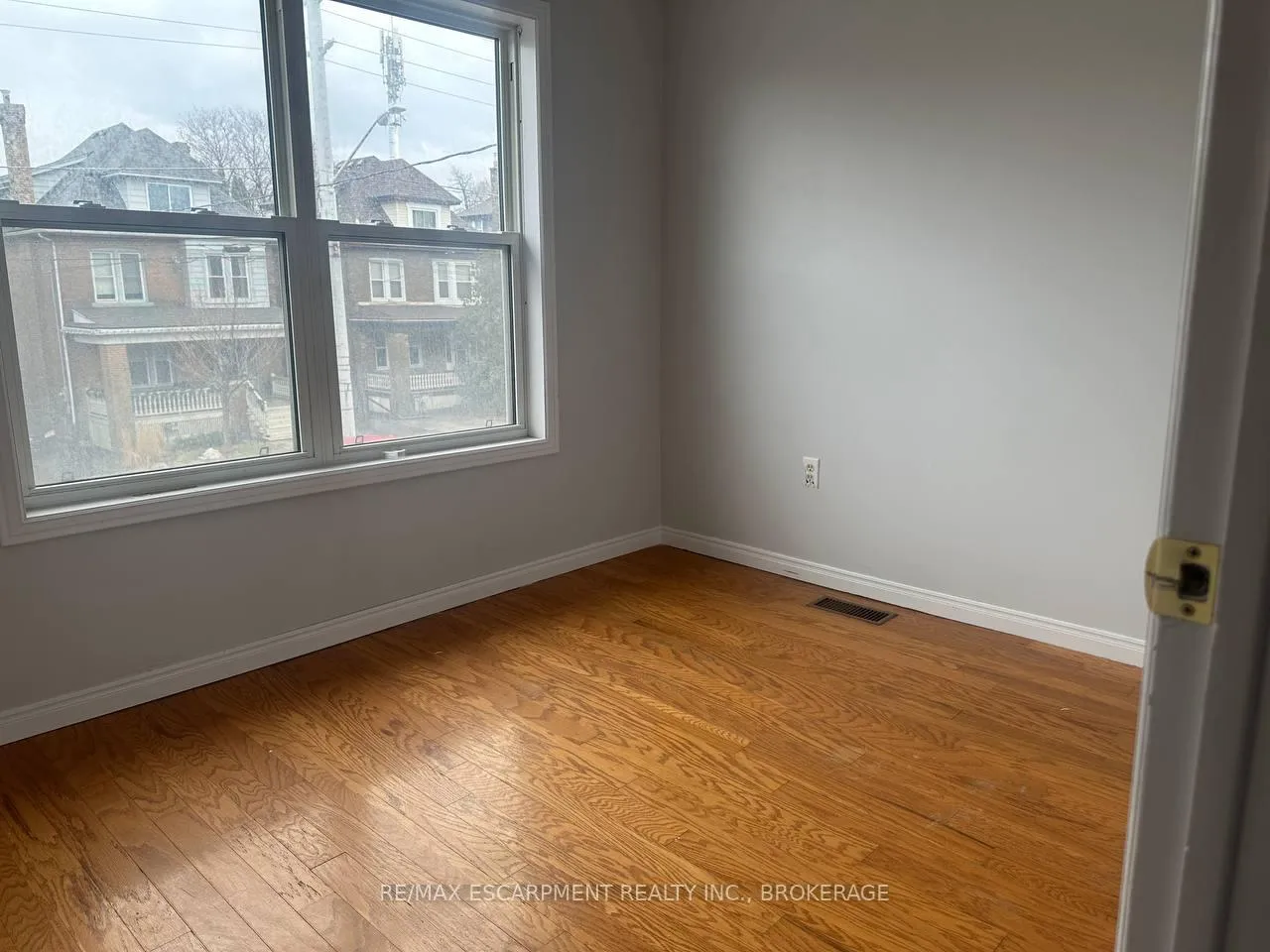 Photo 7 of Unit Upper, 64 Gage Avenue S, Hamilton, Stipley — HOMEH