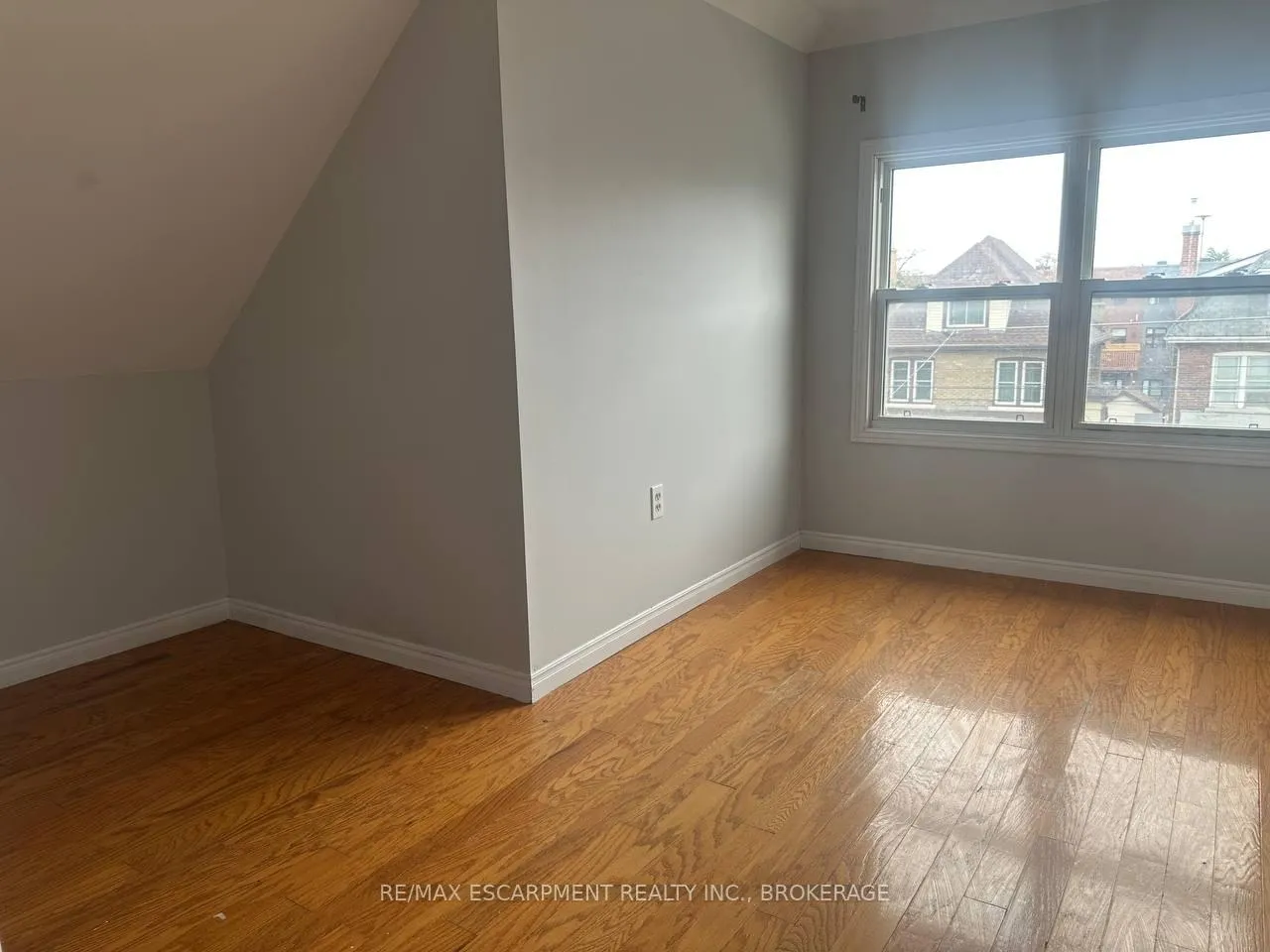 Photo 12 of Unit Upper, 64 Gage Avenue S, Hamilton, Stipley — HOMEH