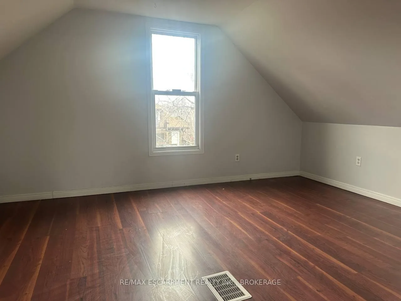 Photo 14 of Unit Upper, 64 Gage Avenue S, Hamilton, Stipley — HOMEH