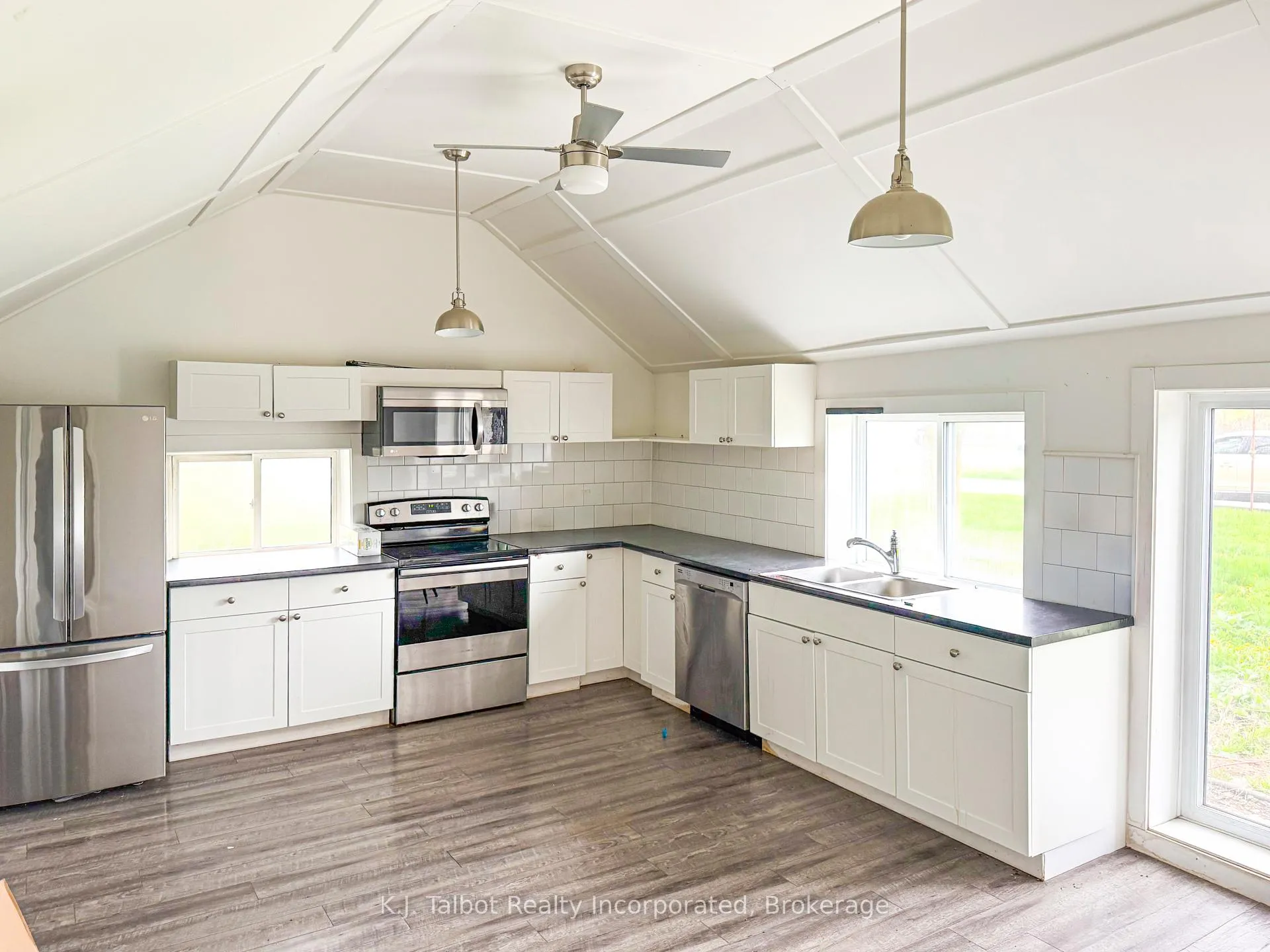 Photo 2 of 34002 Saltford Road, Goderich, Goderich (Town) — HOMEH