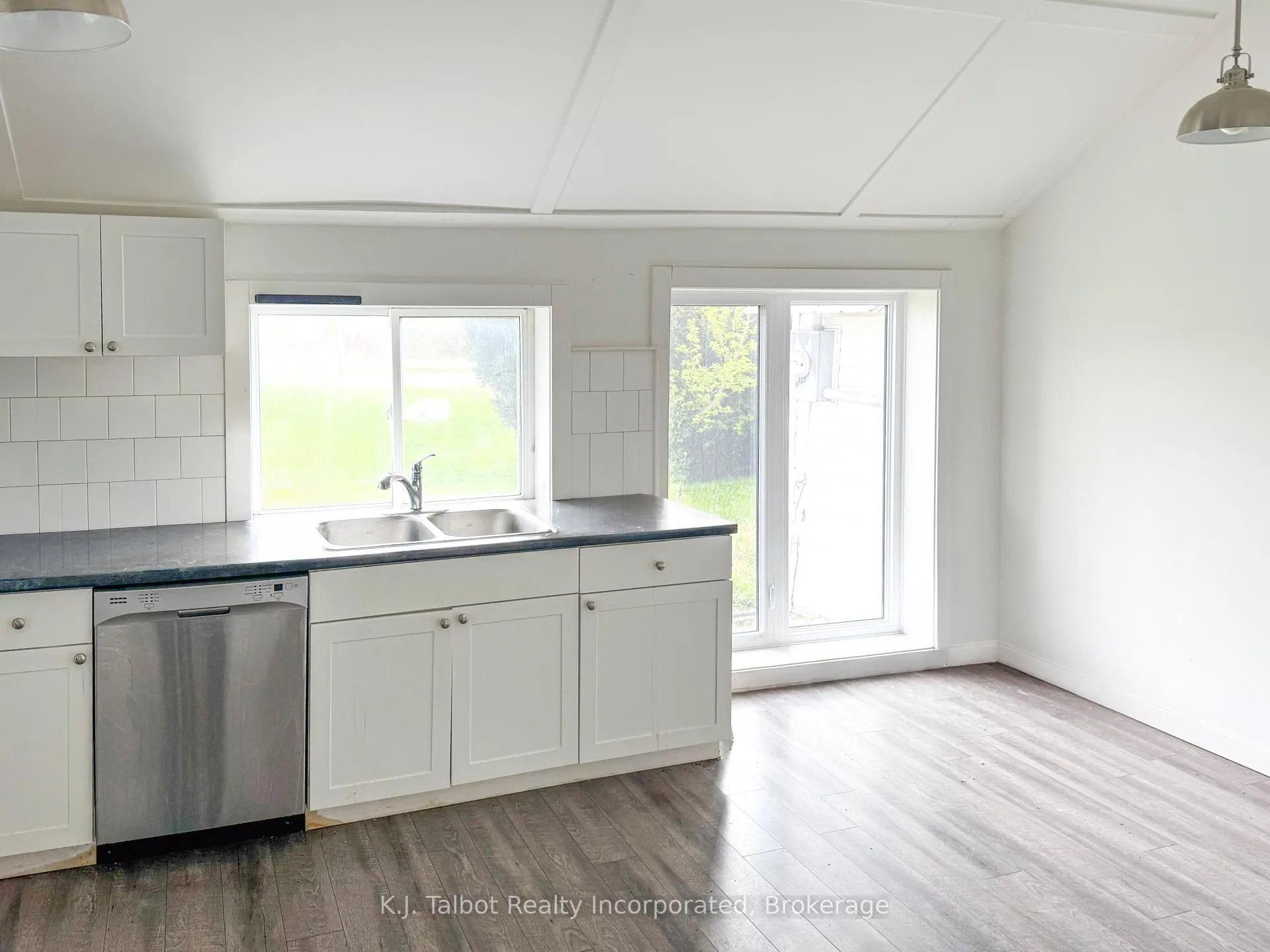 Photo 3 of 34002 Saltford Road, Goderich, Goderich (Town) — HOMEH