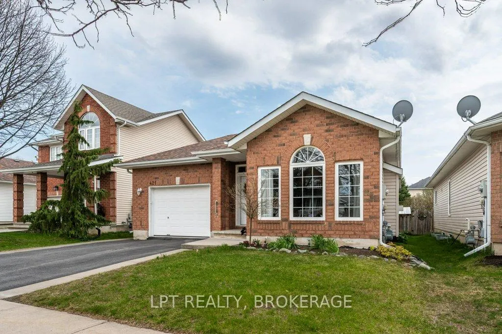 Photo 2 of 421 Cooke Crescent, Kingston, City Northwest — HOMEH
