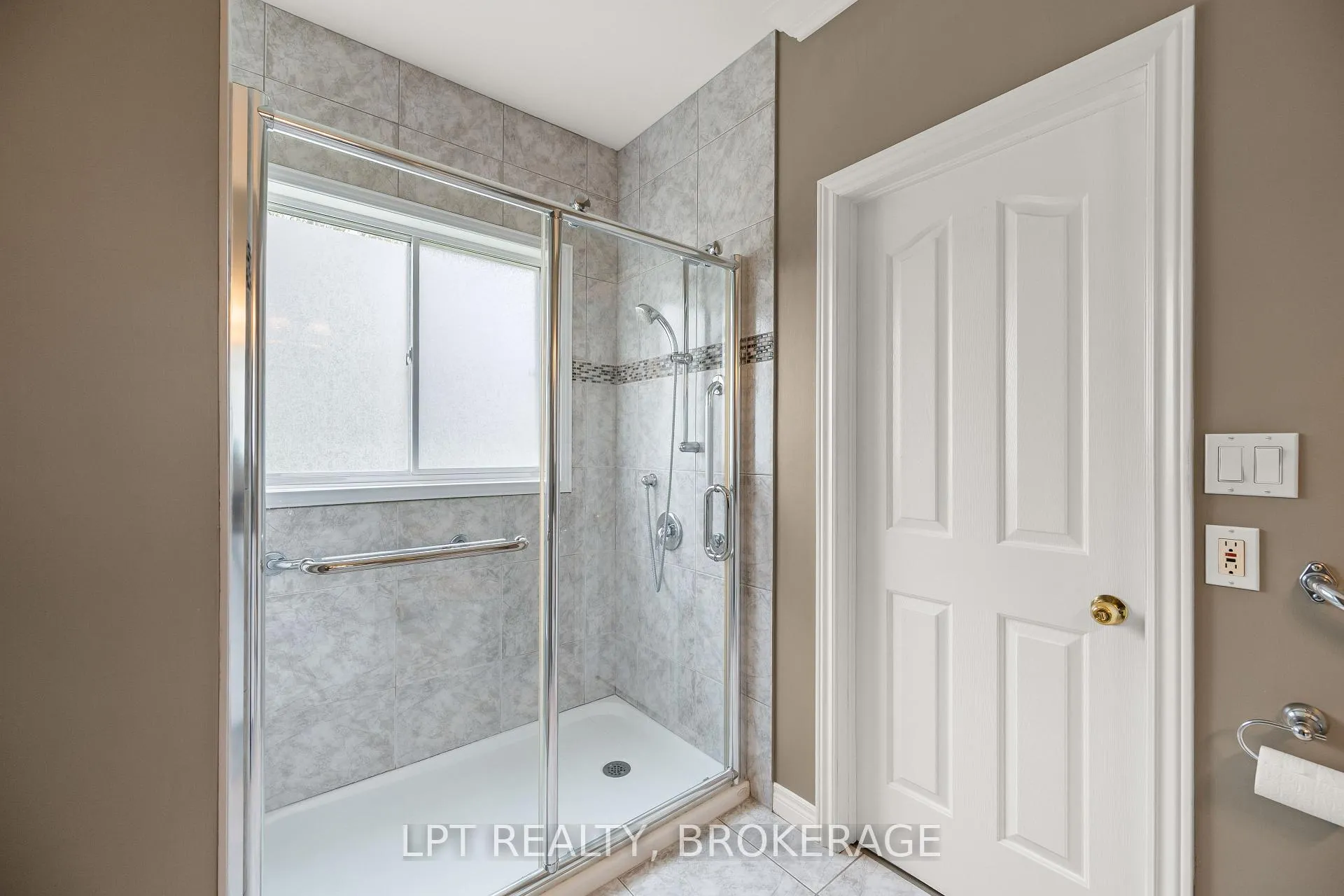 Photo 22 of 421 Cooke Crescent, Kingston, City Northwest — HOMEH