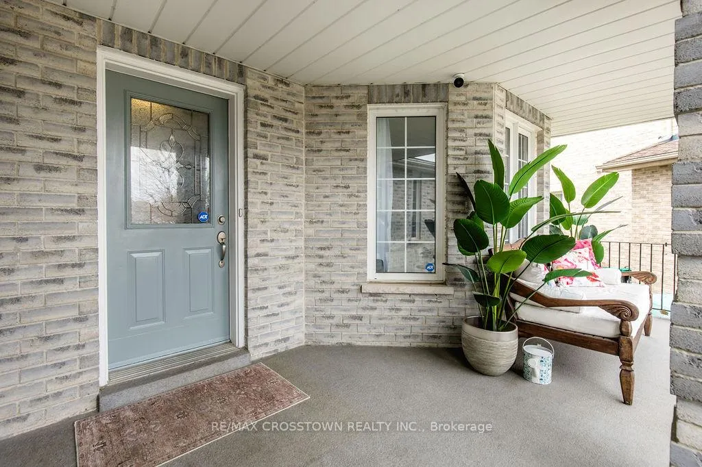 Photo 3 of 18 Stoneybrook Crescent, Barrie, Ardagh — HOMEH