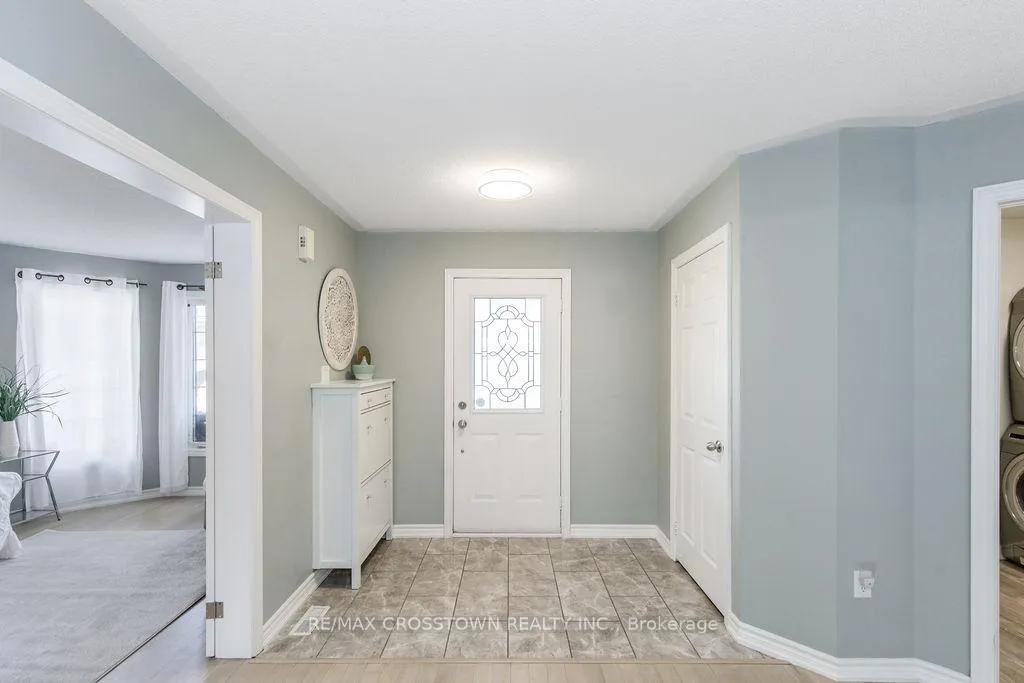 Photo 4 of 18 Stoneybrook Crescent, Barrie, Ardagh — HOMEH