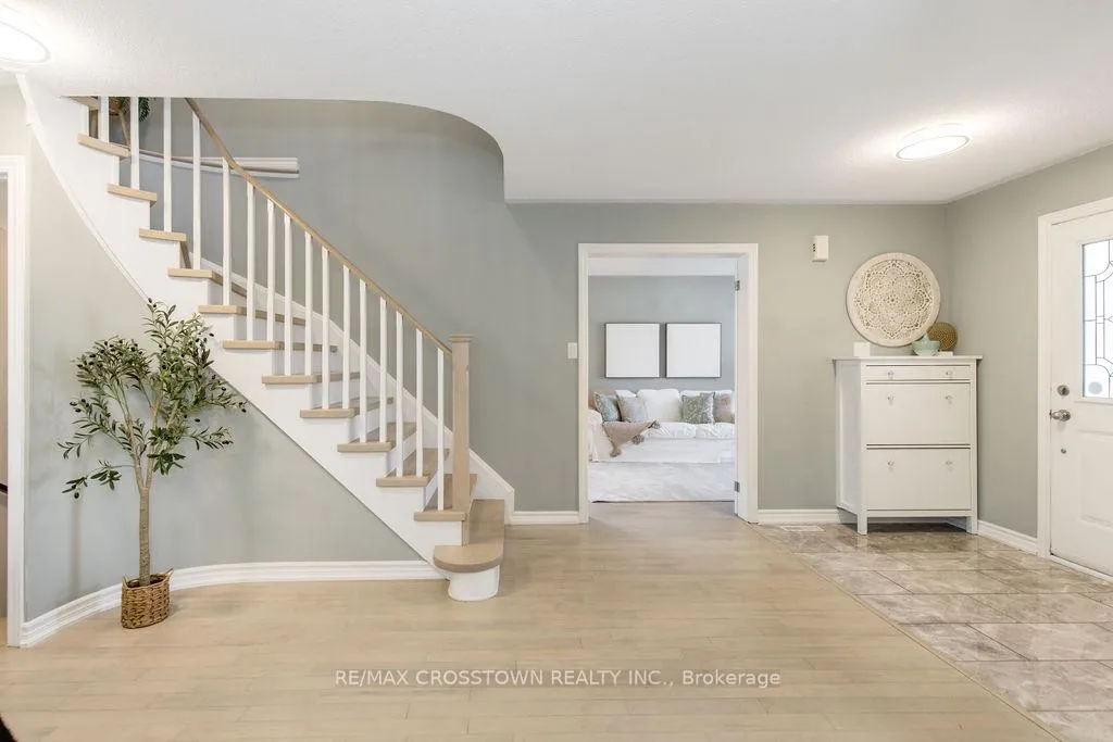 Photo 7 of 18 Stoneybrook Crescent, Barrie, Ardagh — HOMEH
