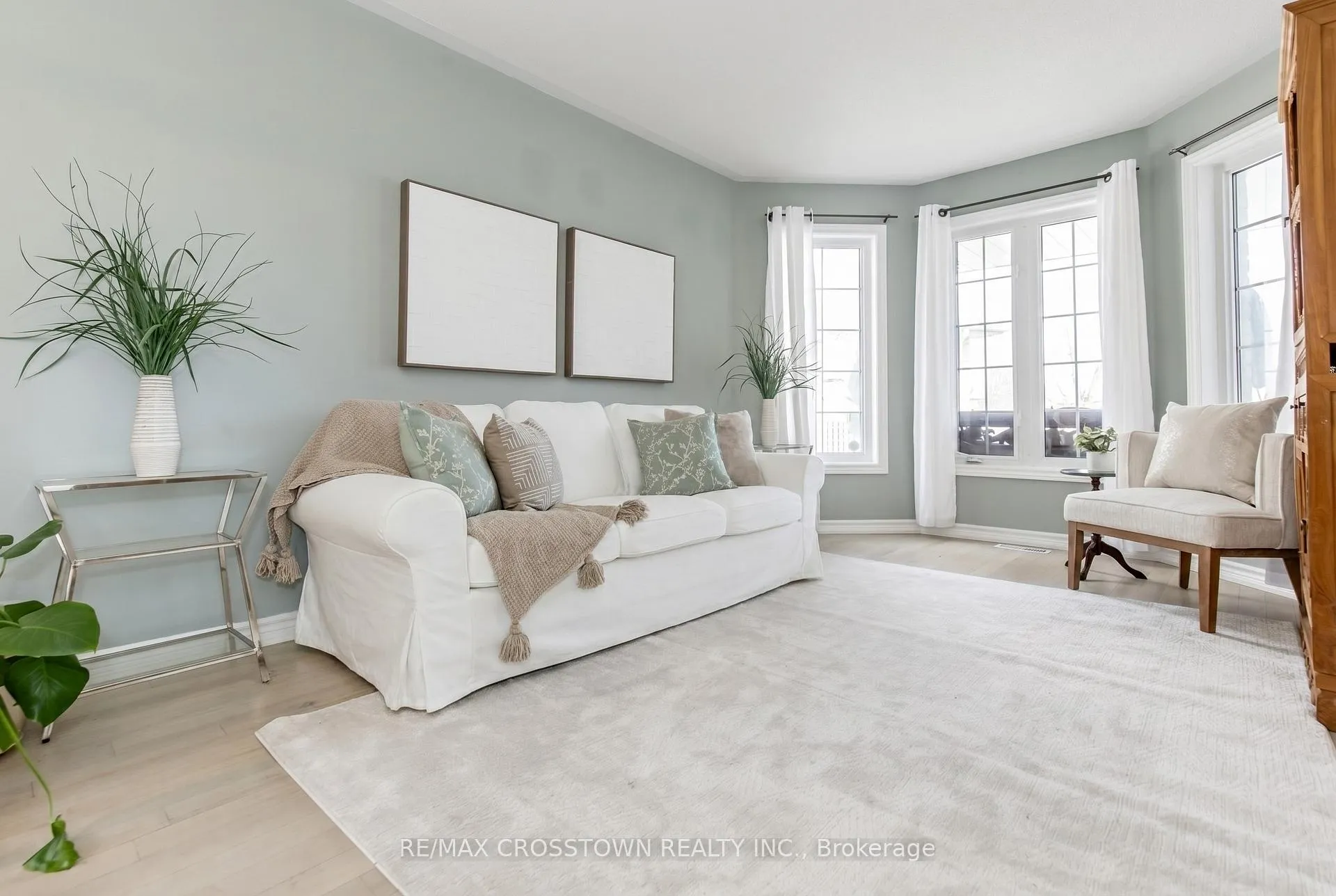 Photo 8 of 18 Stoneybrook Crescent, Barrie, Ardagh — HOMEH