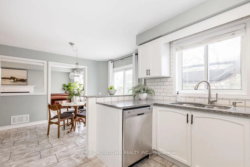 Photo 15 of 18 Stoneybrook Crescent, Barrie, Ardagh — HOMEH