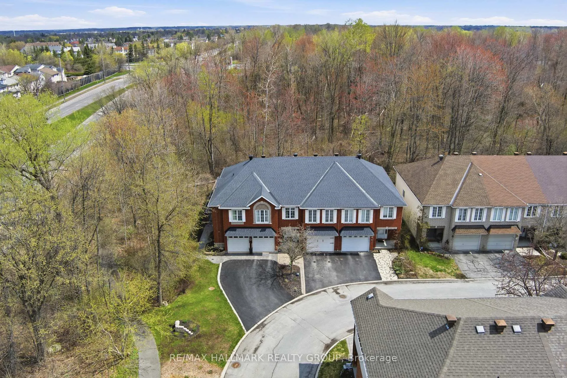 Photo 2 of 243 Gladeview Private, Ottawa, Upper Hunt Club — HOMEH