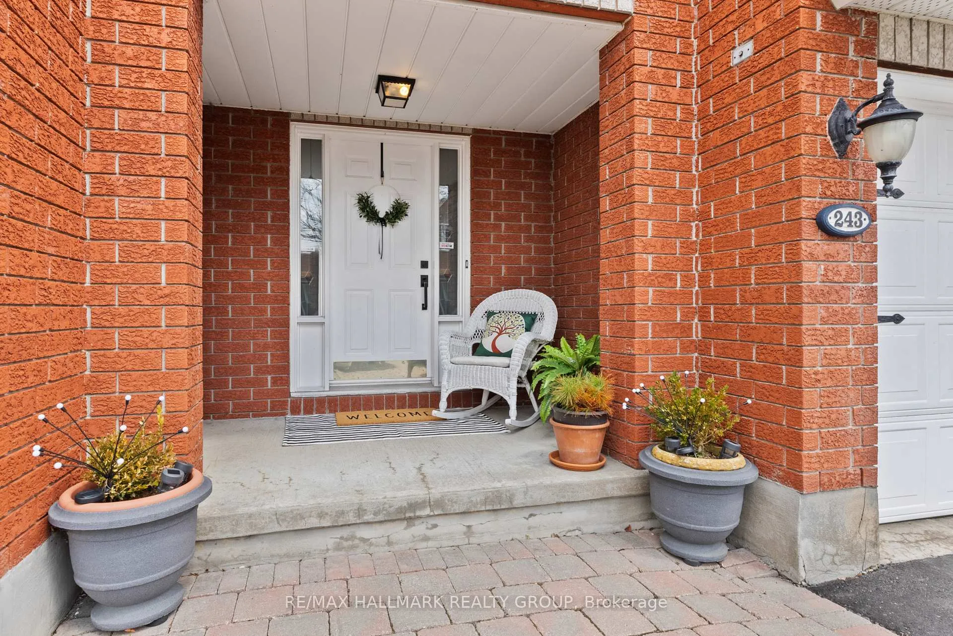 Photo 3 of 243 Gladeview Private, Ottawa, Upper Hunt Club — HOMEH