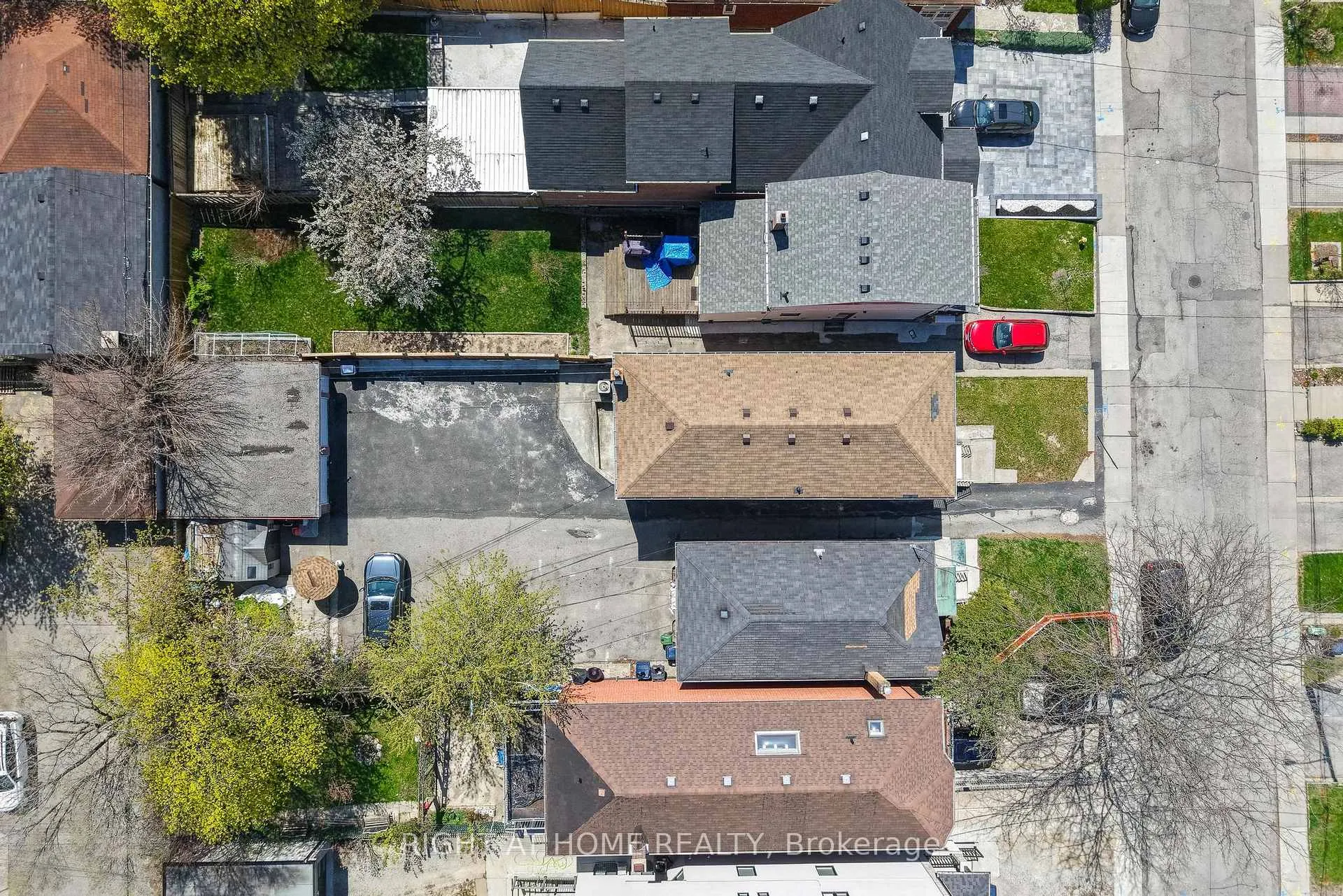 Photo 3 of 65 Branstone Road, Toronto, Caledonia-Fairbank — HOMEH