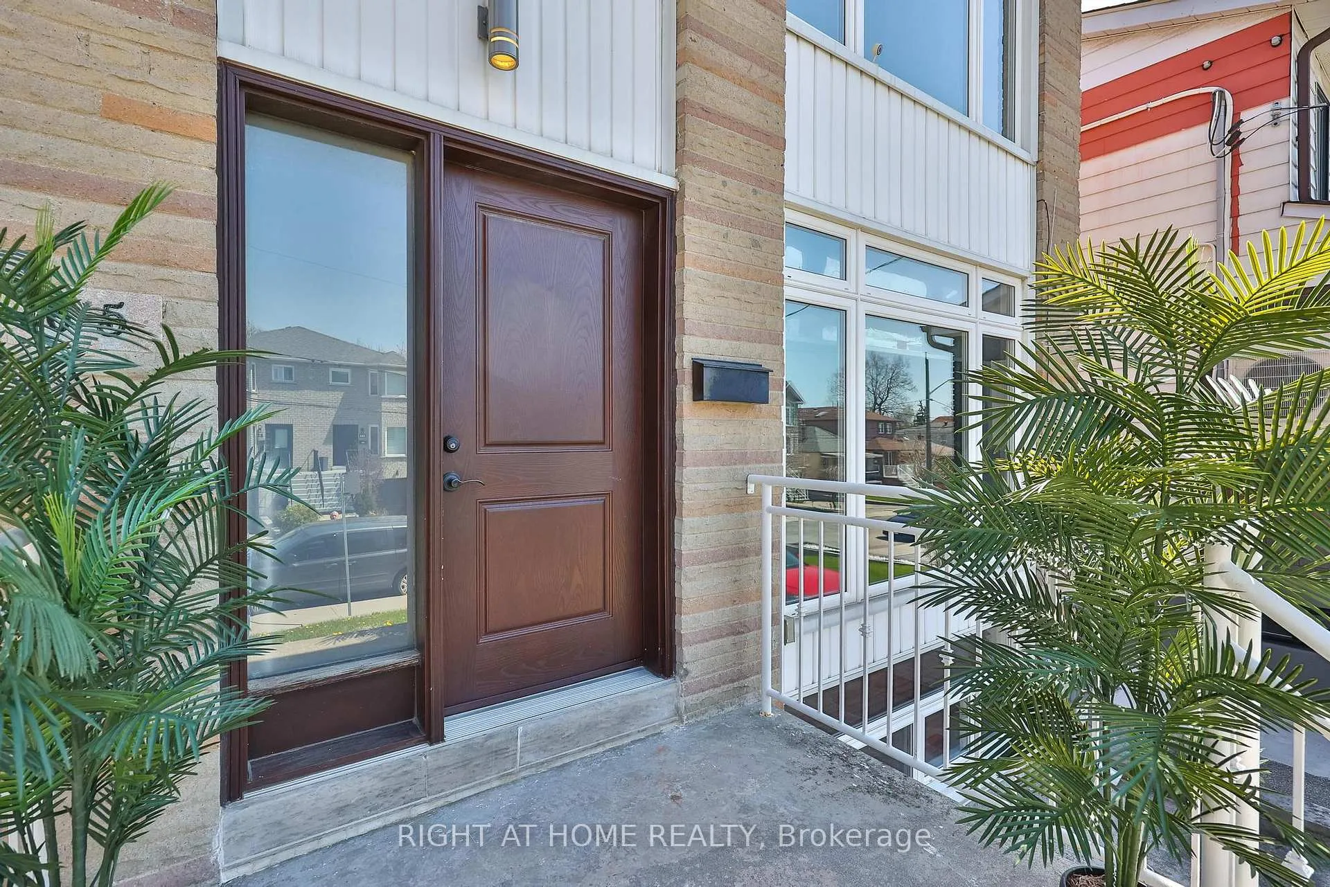 Photo 4 of 65 Branstone Road, Toronto, Caledonia-Fairbank — HOMEH