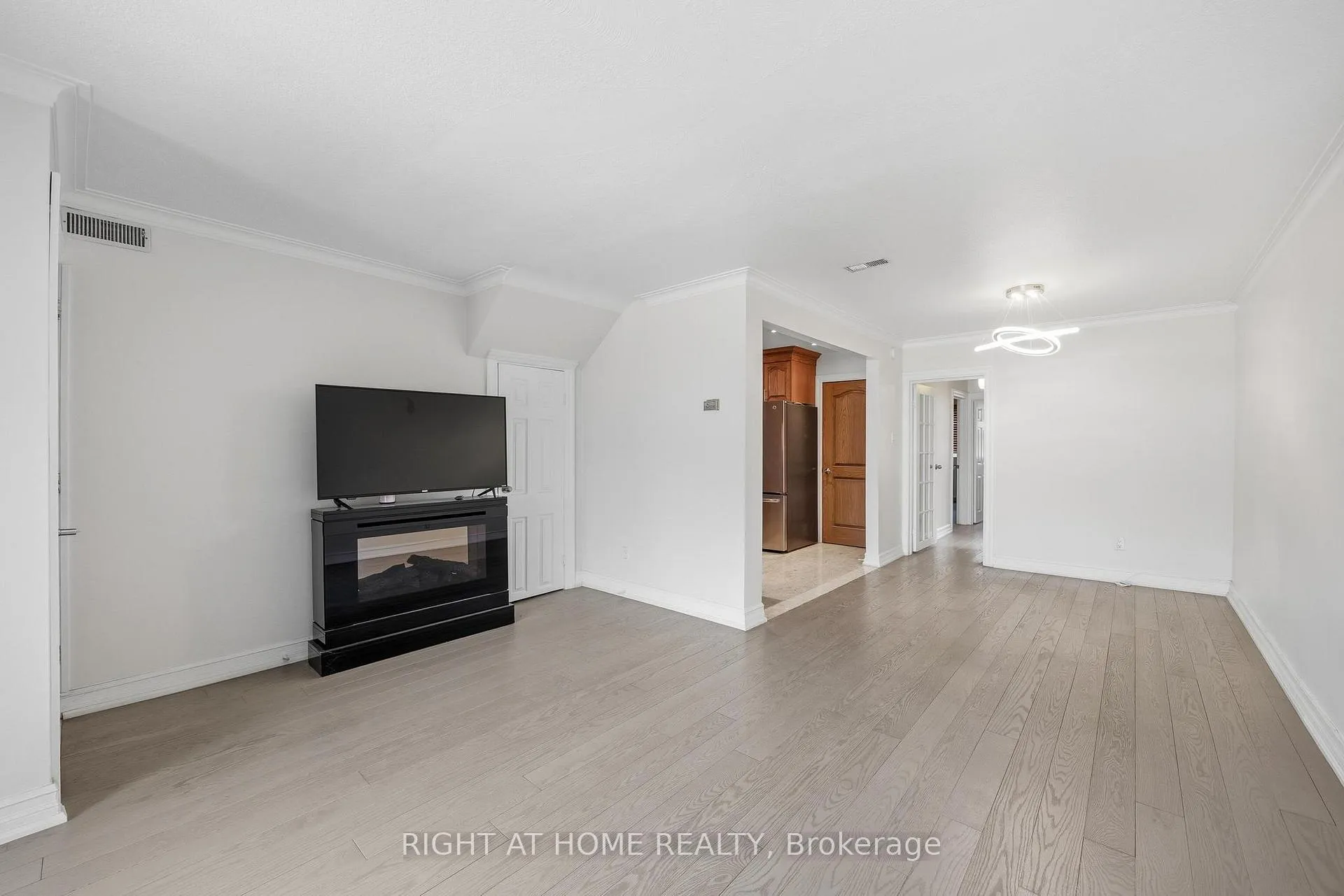 Photo 7 of 65 Branstone Road, Toronto, Caledonia-Fairbank — HOMEH