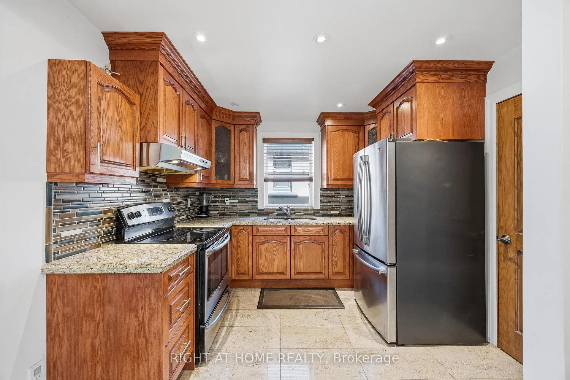 Photo 9 of 65 Branstone Road, Toronto, Caledonia-Fairbank — HOMEH