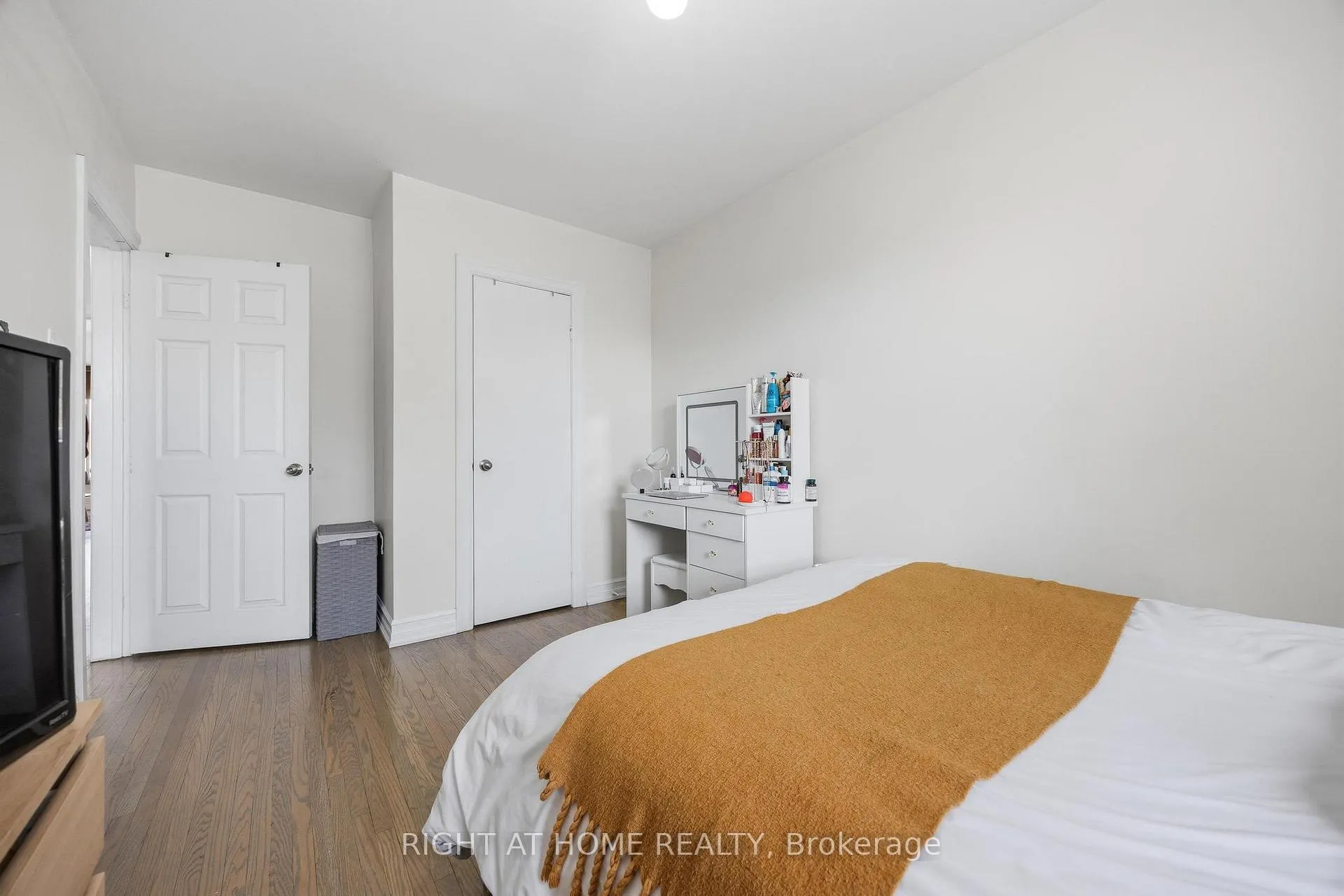Photo 12 of 65 Branstone Road, Toronto, Caledonia-Fairbank — HOMEH
