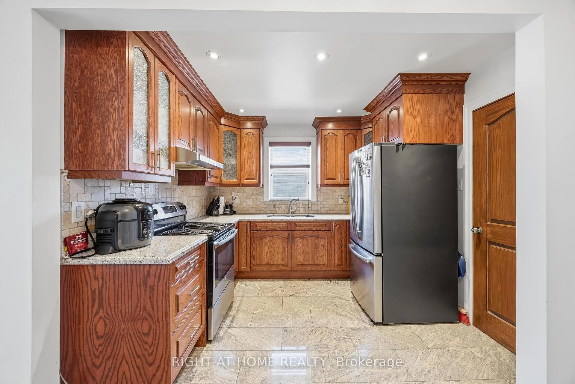Photo 17 of 65 Branstone Road, Toronto, Caledonia-Fairbank — HOMEH