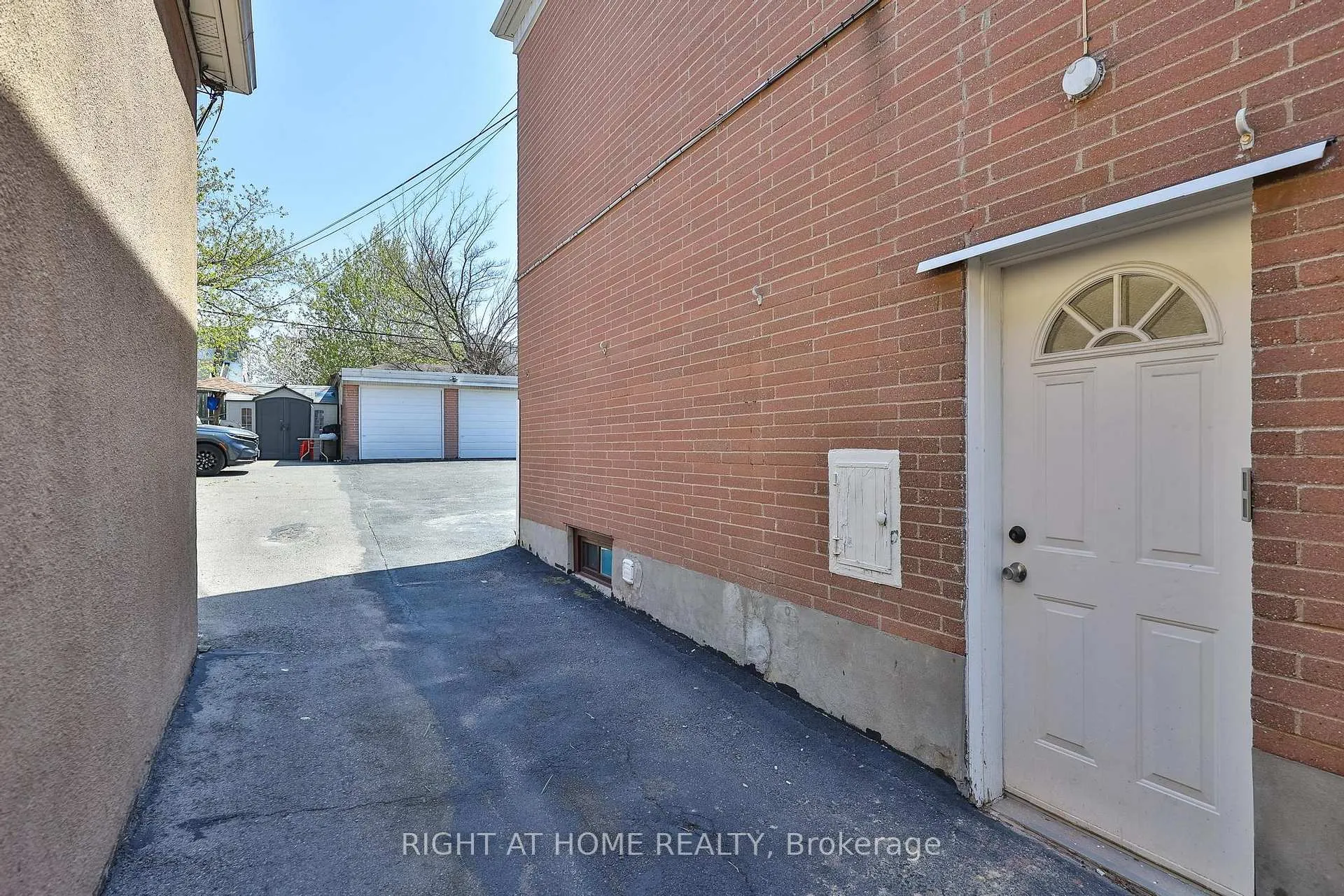 Photo 34 of 65 Branstone Road, Toronto, Caledonia-Fairbank — HOMEH