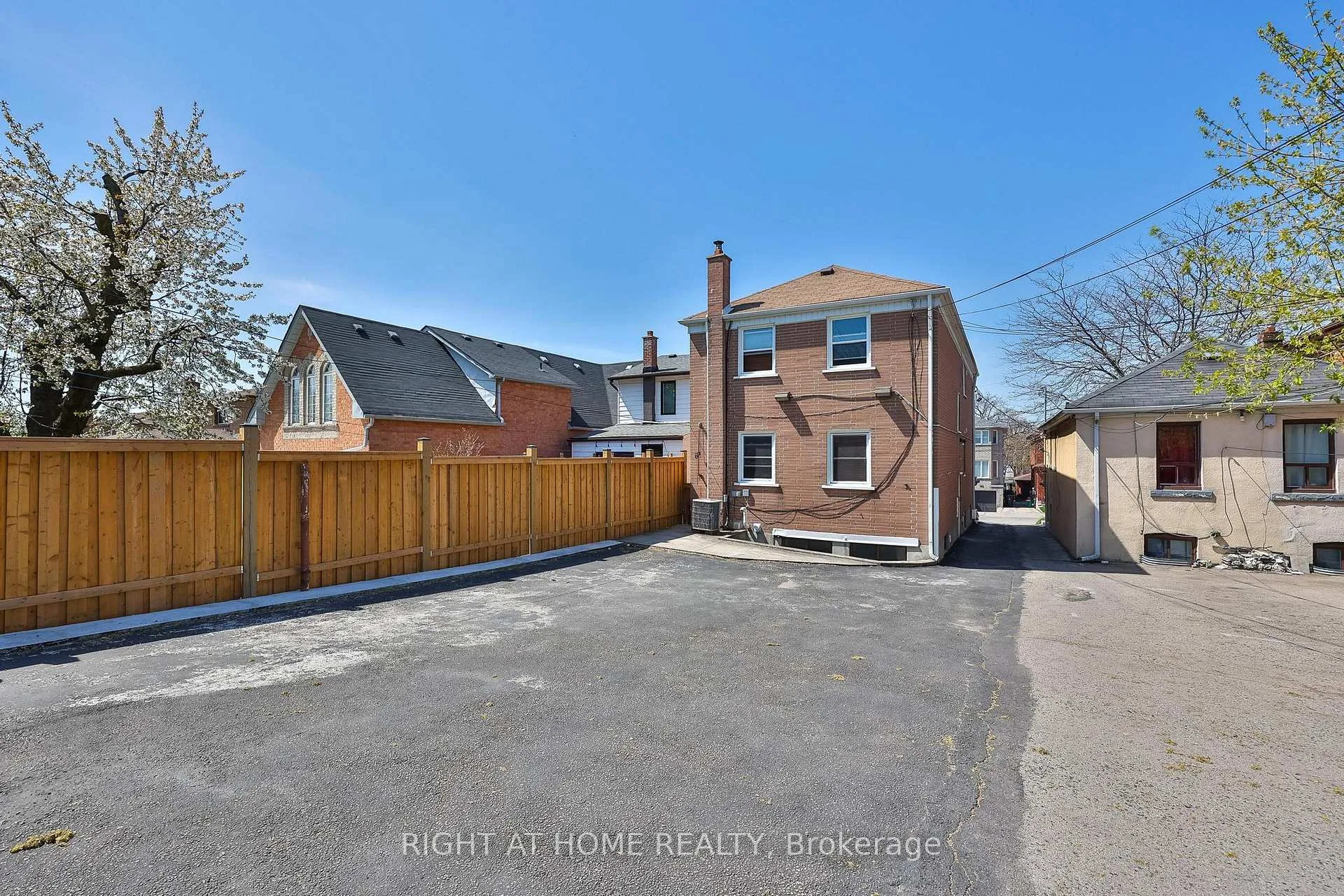 Photo 35 of 65 Branstone Road, Toronto, Caledonia-Fairbank — HOMEH