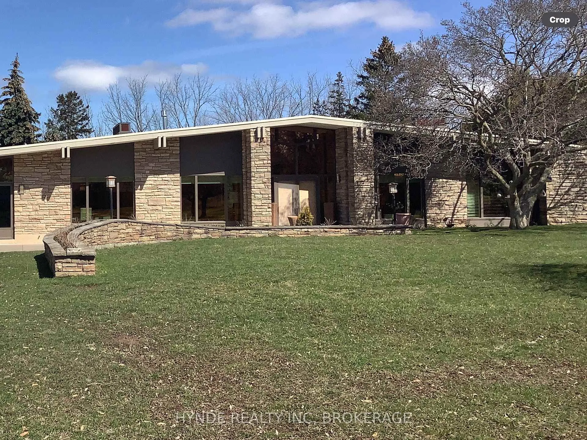 Photo 2 of 24 Woodmount Dr, St. Catharines, Burleigh Hill — HOMEH